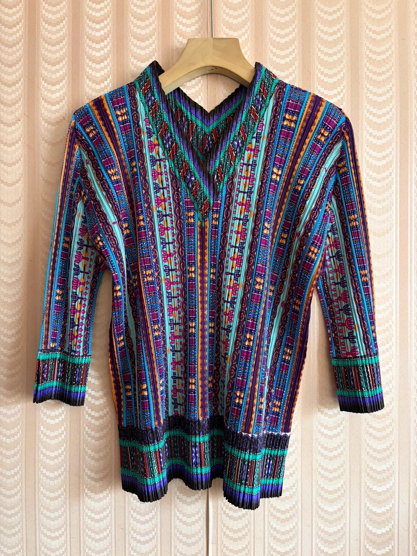 Issey Miyake Issey Miyake PP Color Blocked Tribal V-neck 3/4Sleeve Top Size L / US 10 / IT 46 - 1 Thumbnail