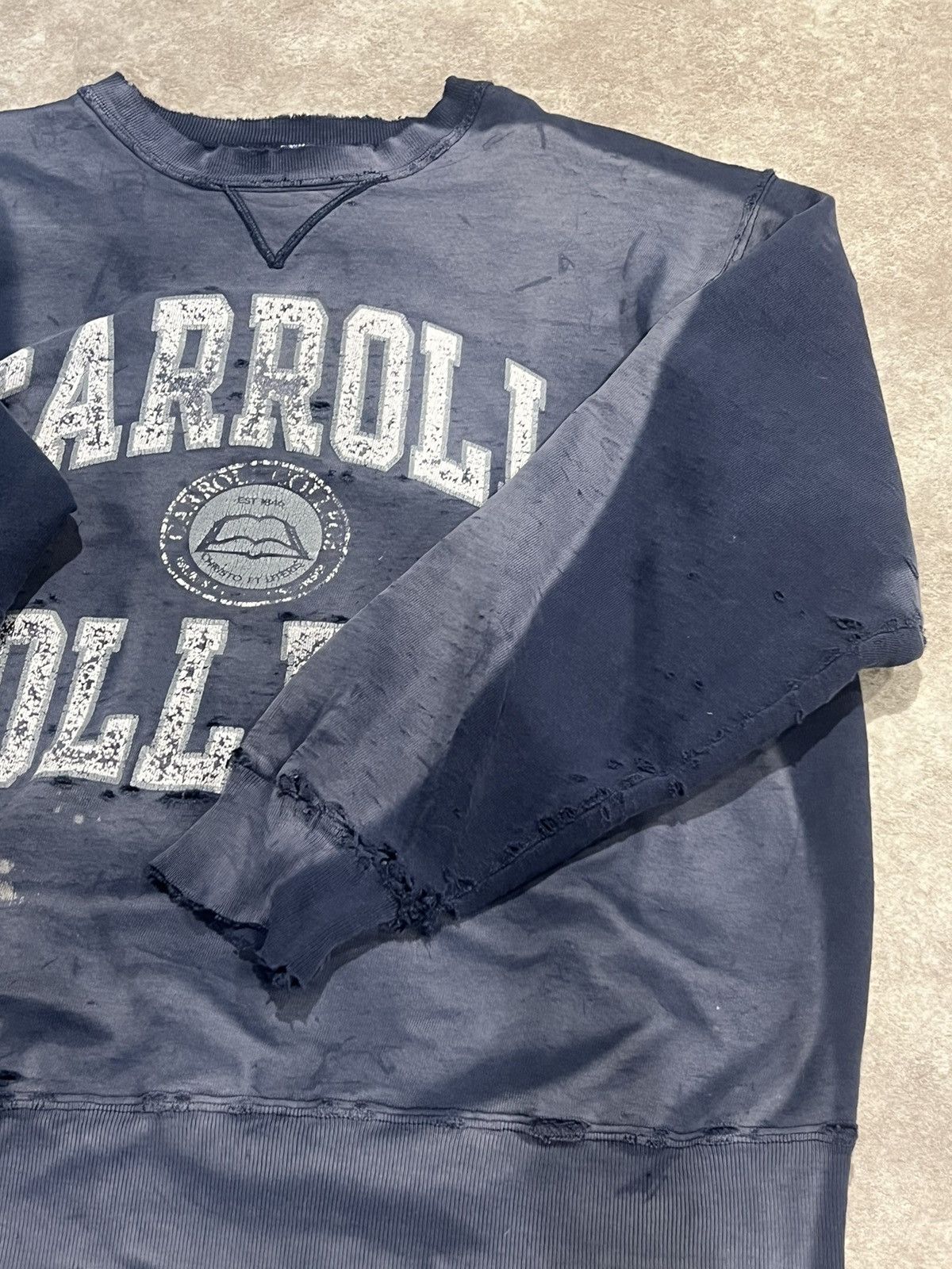 Champion × Vintage Champion Sun Faded Distressed Carroll College Sweatshirt Size US XL / EU 56 / 4 - 9 Thumbnail