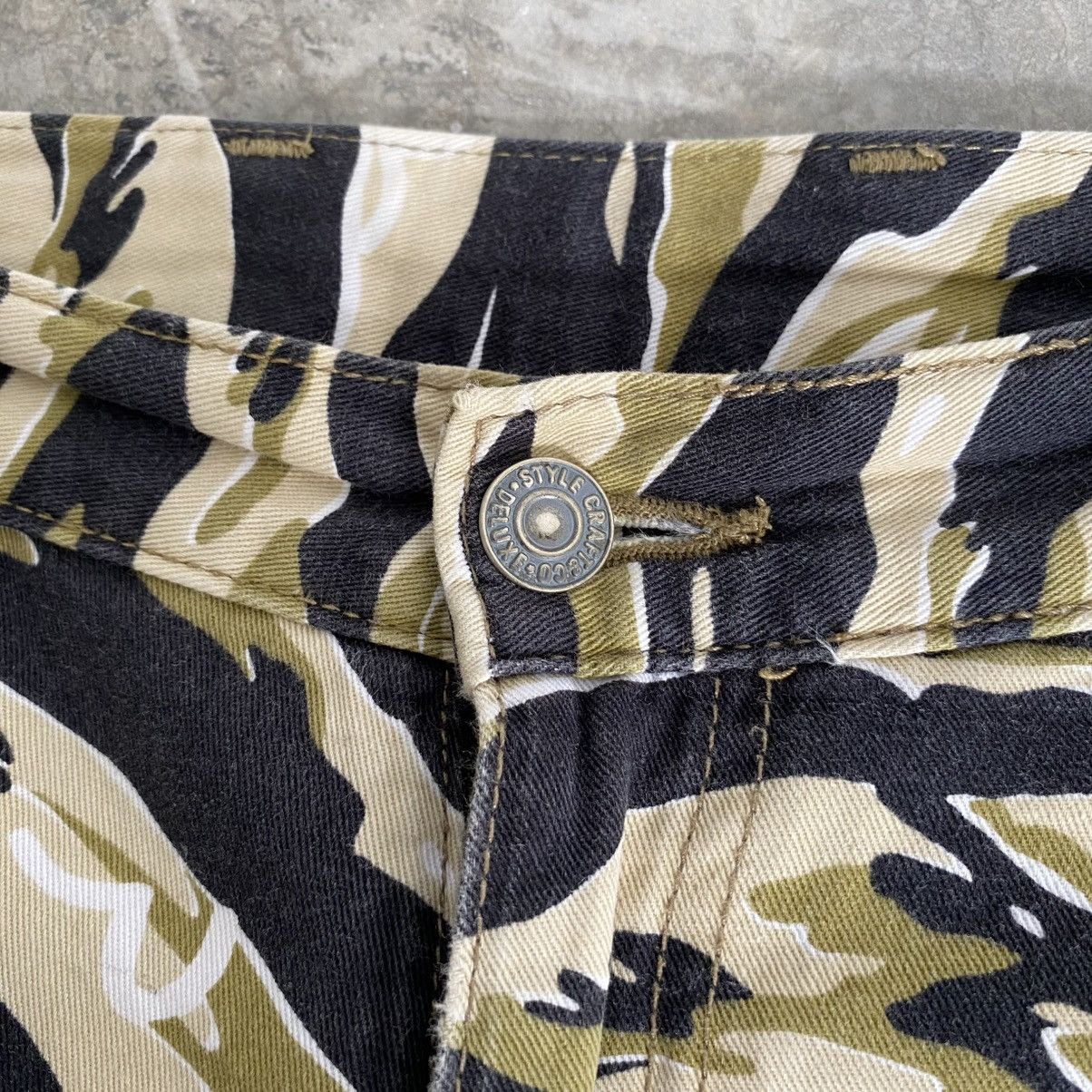 Evisu 2000’s Evisu Japan Camo Tiger Stripe Baggy Cargo Pants Size US 32 / EU 48 - 9 Thumbnail