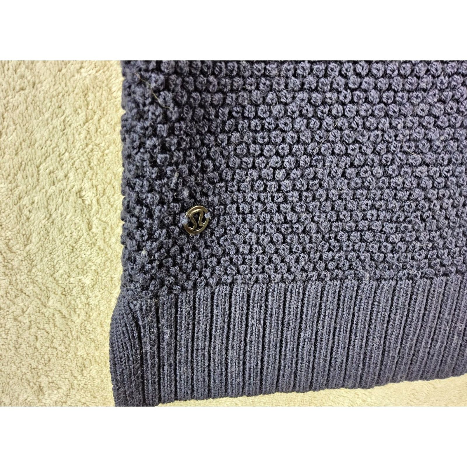 Lululemon Lululemon Sweater Women 100% Merino Wool Navy Size 6 Pullover Blue 100% Merino Wool Womens Pullover Sweater Size M / US 6-8 / IT 42-44 - 4 Thumbnail