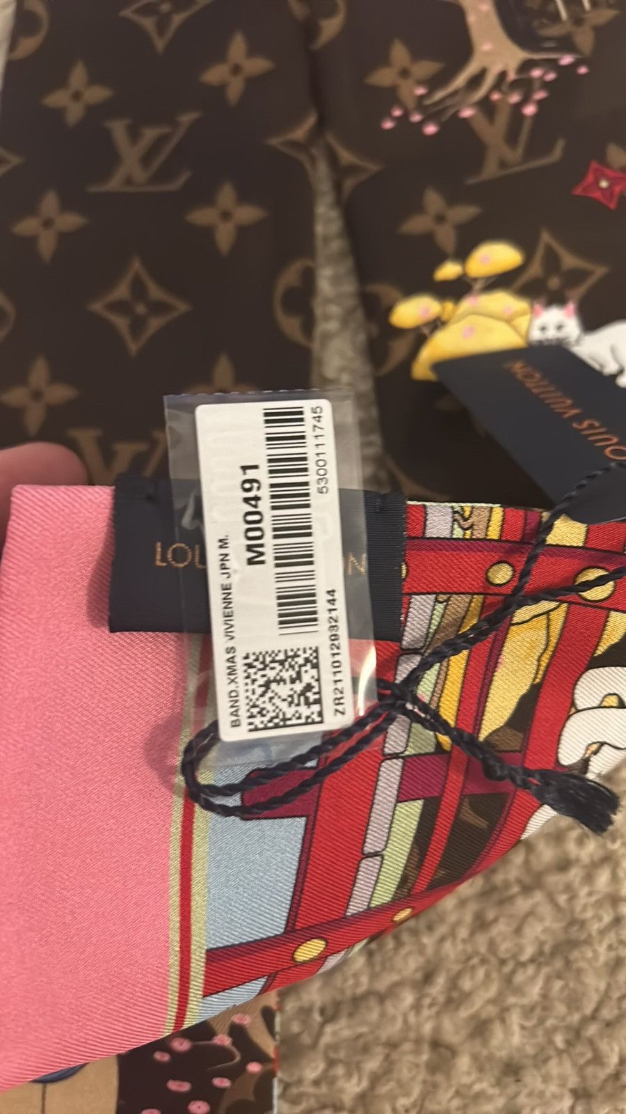 Louis Vuitton Louis Vuitton Silk Monogram 2021 Christmas Japanese Bandeau Size ONE SIZE - 4 Thumbnail