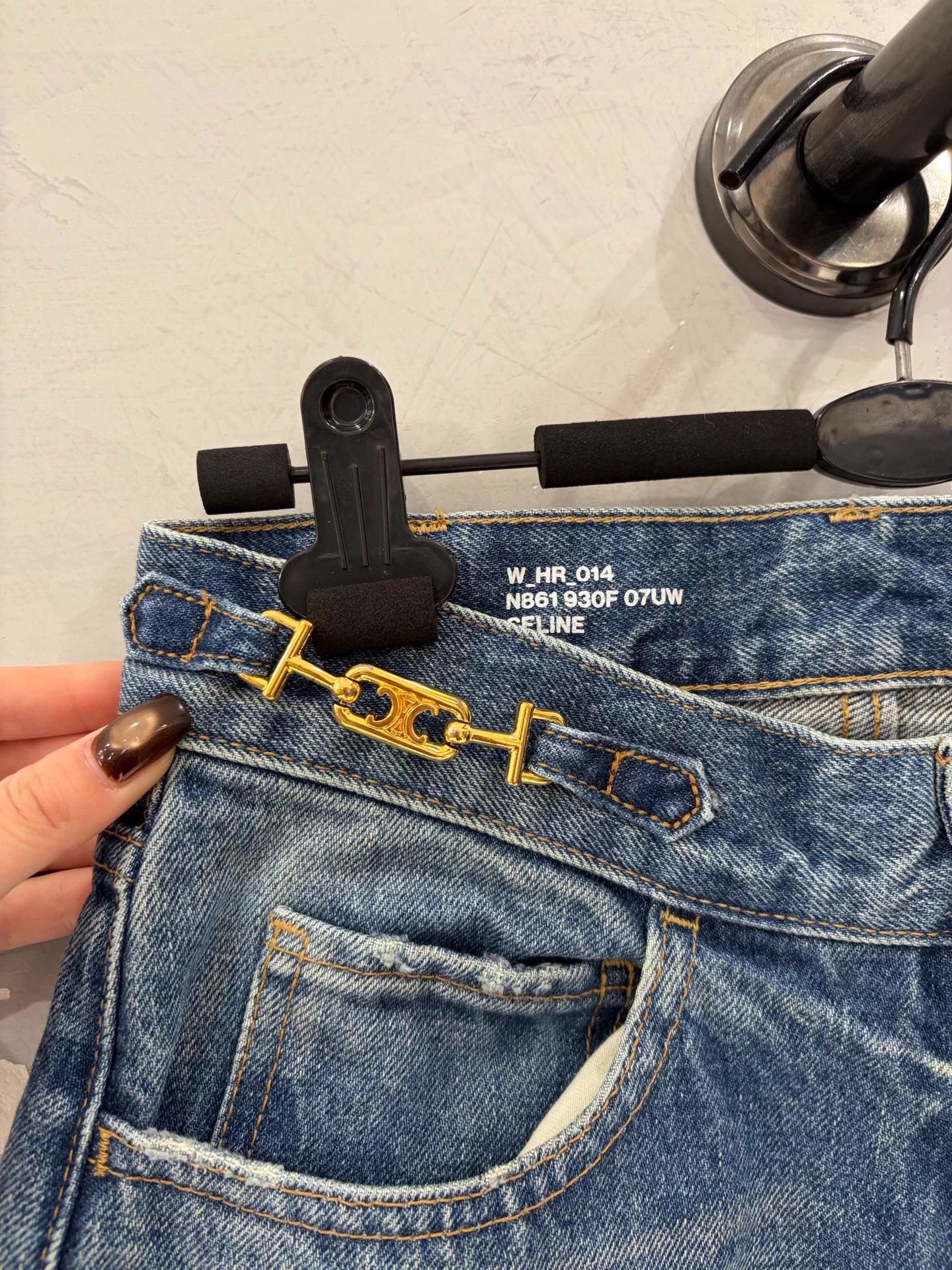 Celine Celine Triomphe Classic High-Waist Jeans 26 DS Size 26" / US 2 / IT 38 - 3 Thumbnail