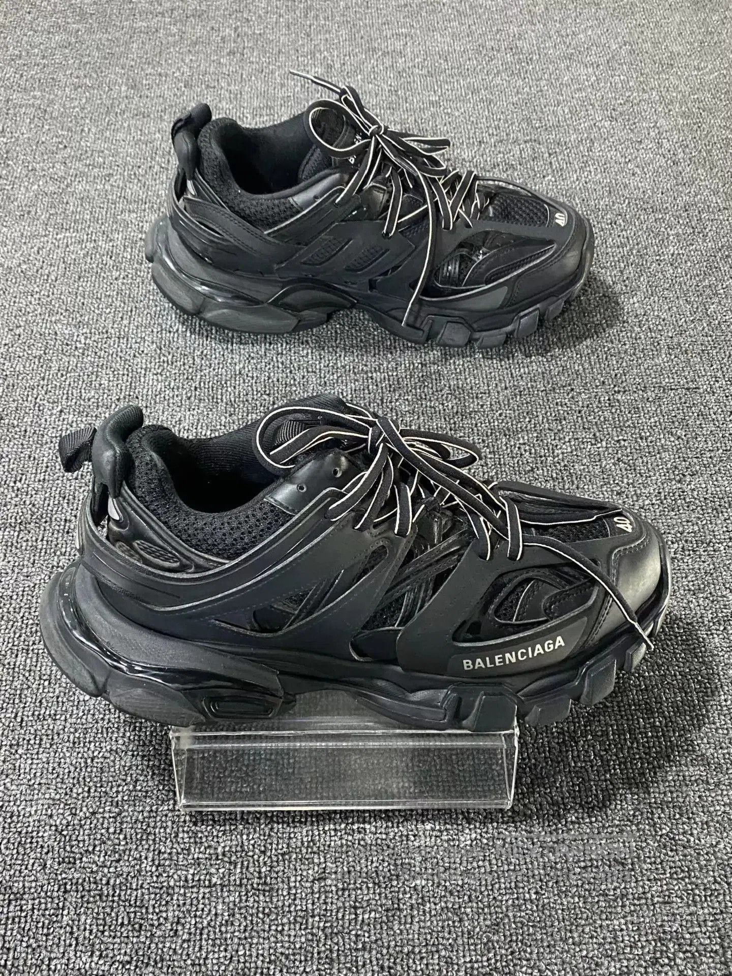 Balenciaga Black Chunky Low-Top Sneakers Size 7. Size US 7 / EU 40 - 4 Thumbnail