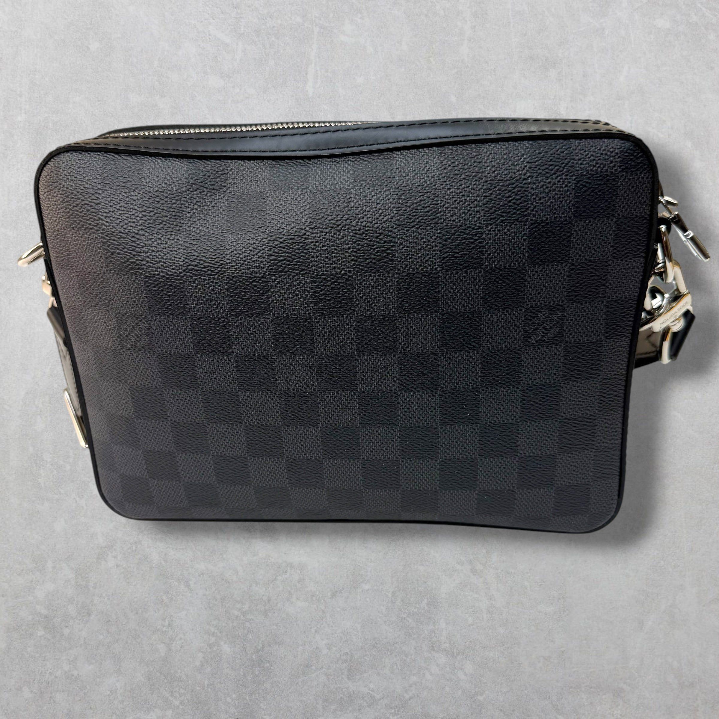 Louis Vuitton Louis Vuitton Wild Animals Damier Trio Messenger Bag Size ONE SIZE - 4 Thumbnail