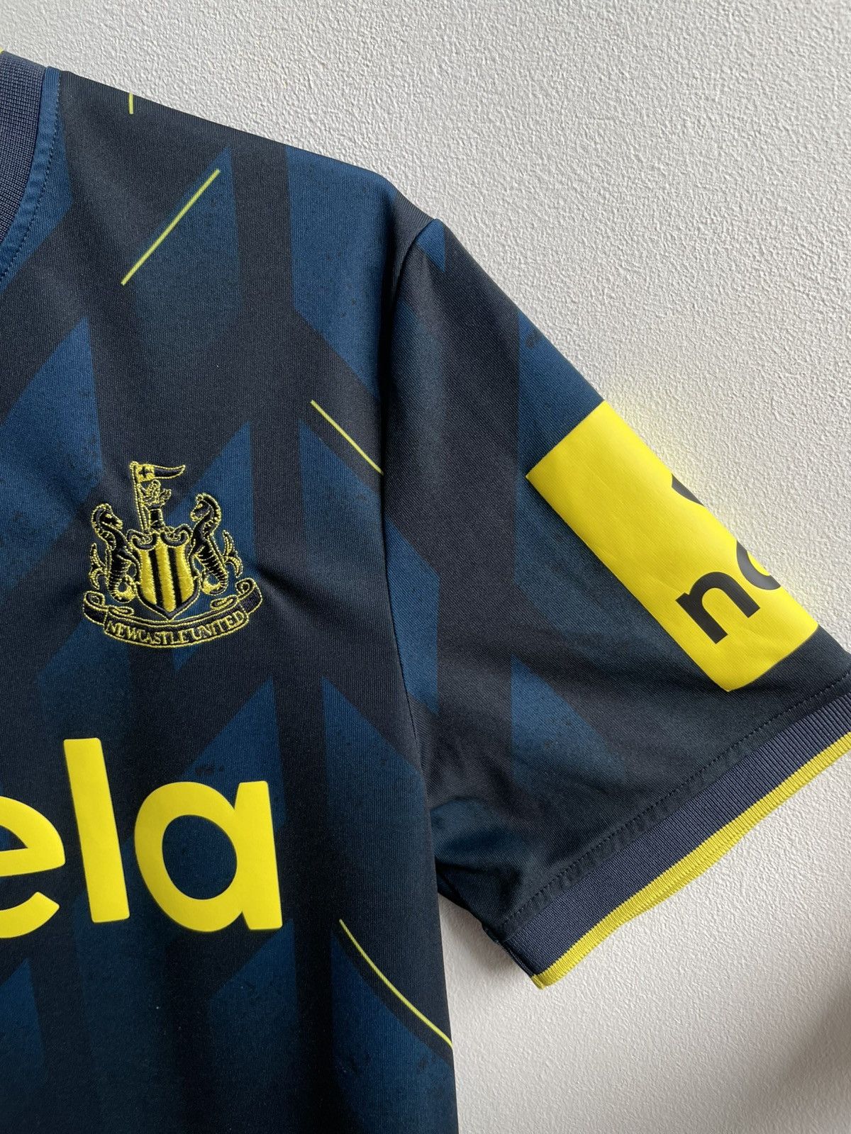 Castore NewCastle United 2023 2024 Third Footbal Shirt Soccer Jersey Size US S / EU 44-46 / 1 - 5 Thumbnail