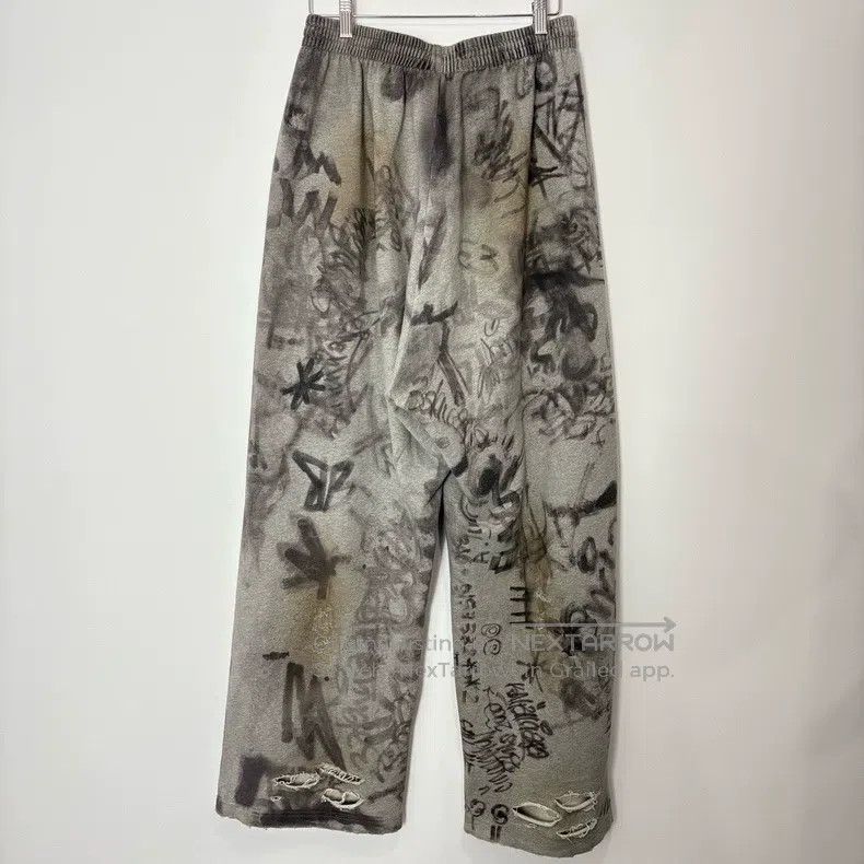 Balenciaga Balenciaga size M Grey Manchester Logo Graffiti Baggy Swea Size US 27 - 2 Thumbnail