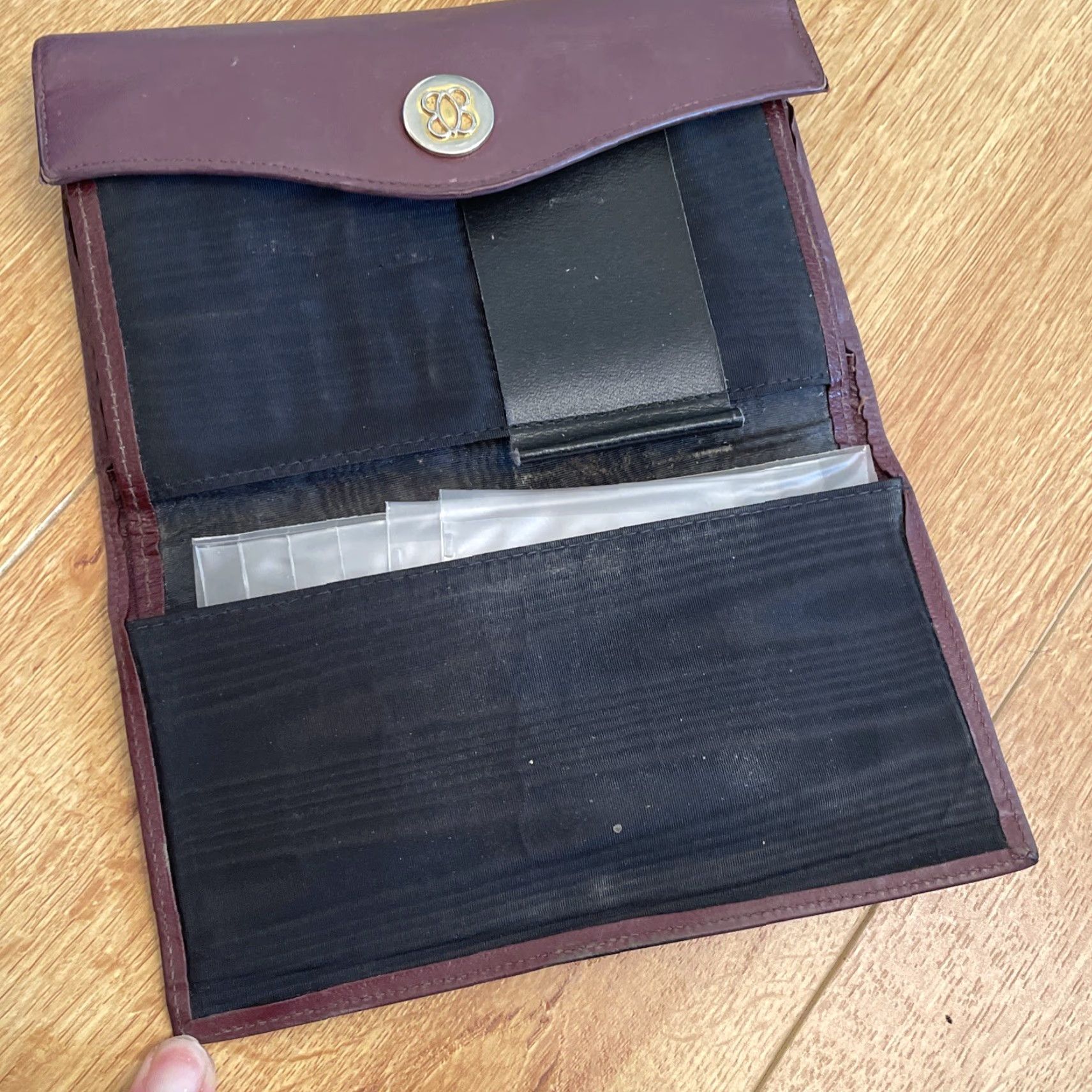 Bosca VINTAGE Bosca Envelope Wallet Clutch 7” Full Grain Leather Kiss Lock Burgundy Ladies Wristlet Women Purple Size ONE SIZE - 7 Thumbnail