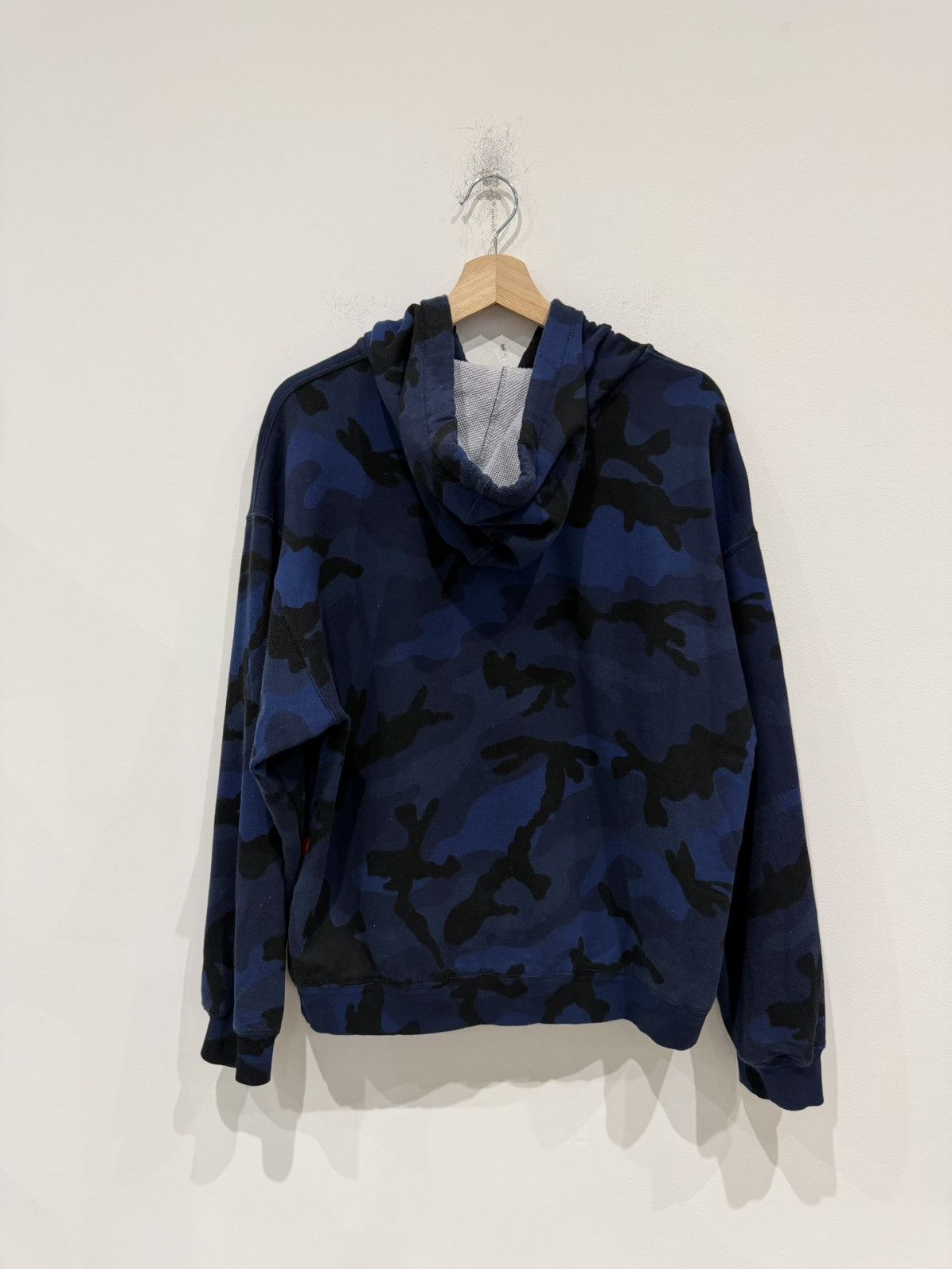 Valentino Valentino Camo V Logo Print Hoodie Navy Size: M Size US M / EU 48-50 / 2 - 5 Thumbnail