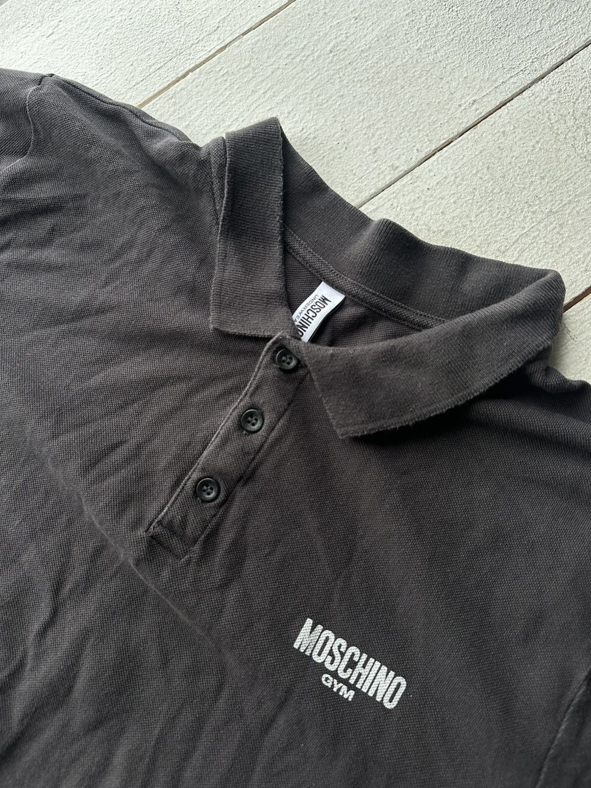 Moschino 🚨Vintage Moschino Gym BIG LOGO gray faded polo luxury Size US XL / EU 56 / 4 - 3 Thumbnail