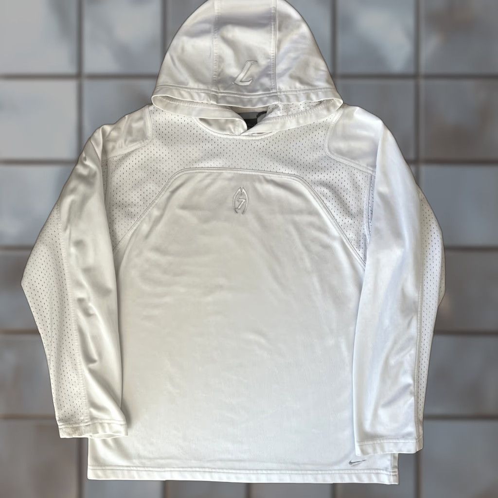 Nike VINTAGE Nike Michael Vick Hoodie L White 90s Sportswear Pullover Swoosh Nike Sportswear Logo Embroidered Men Size US L / EU 52-54 / 3 - 1 Thumbnail