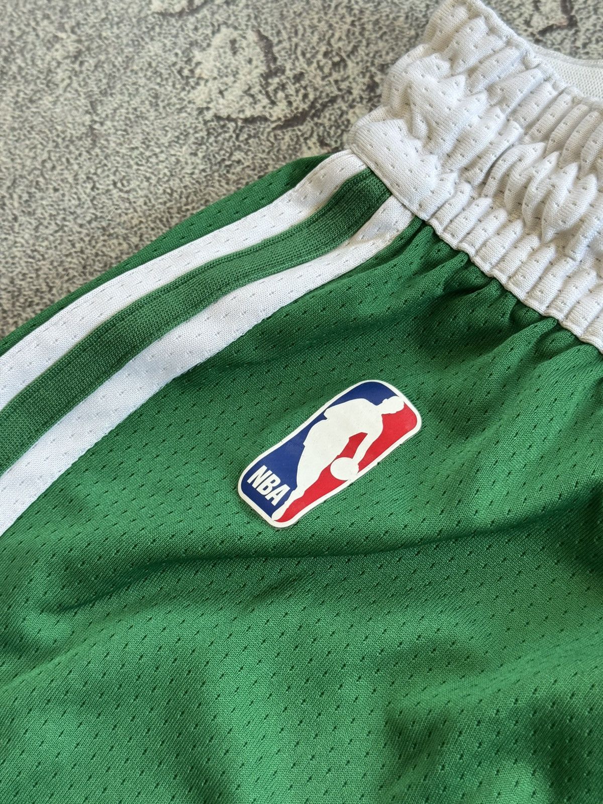 Nike Nike Boston Celtics L/size NBA green shorts 🩳 Size US 34 / EU 50 - 5 Thumbnail