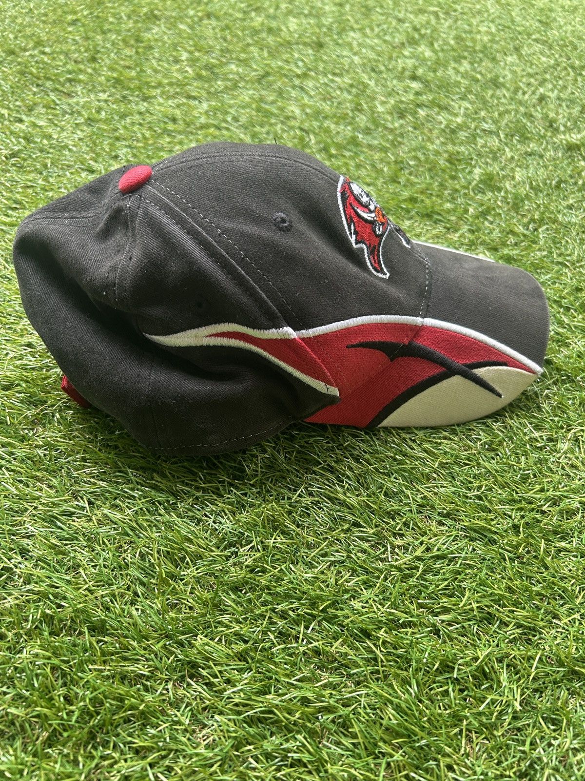 NFL Vintage Tampa Bay Buccaneers Reebok NFL Flame Panel Hat Size ONE SIZE - 4 Thumbnail