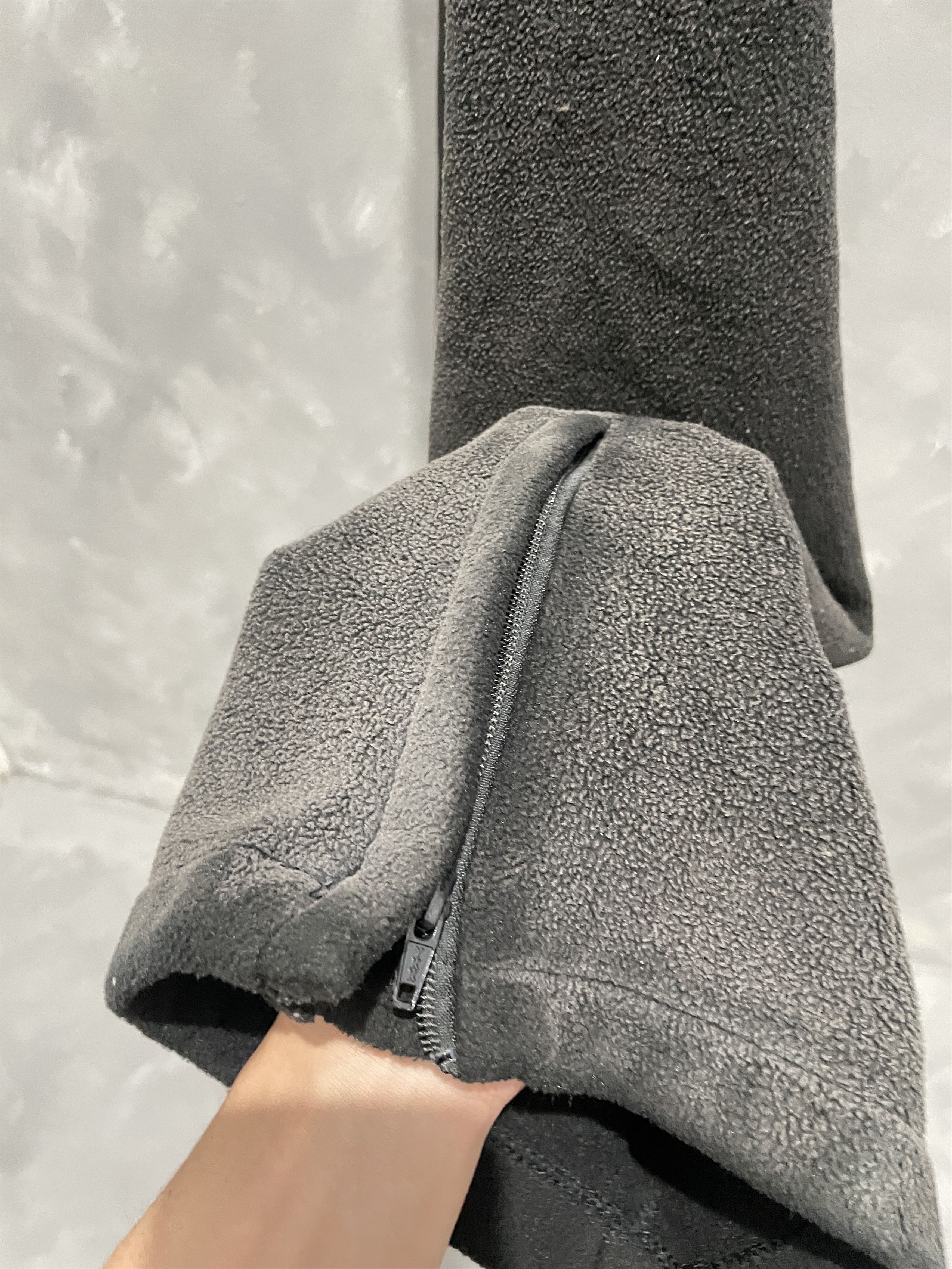 Balenciaga × Gap × Kanye West Unreleased YZY BALENCIAGA Polar Fleece Sweatpants Kanye West Size US 31 - 5 Thumbnail
