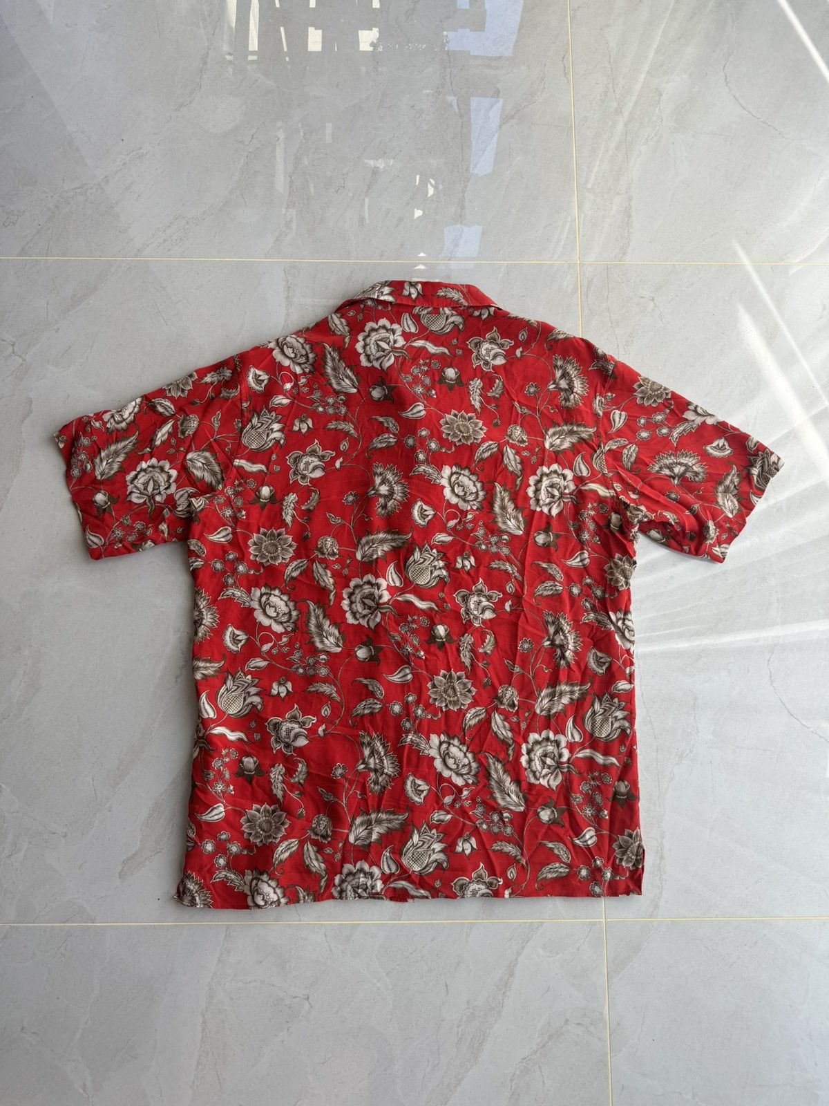 Gucci Gucci SS17 Red Silk Floral Shirt Sz.48 Size US M / EU 48-50 / 2 - 9 Thumbnail