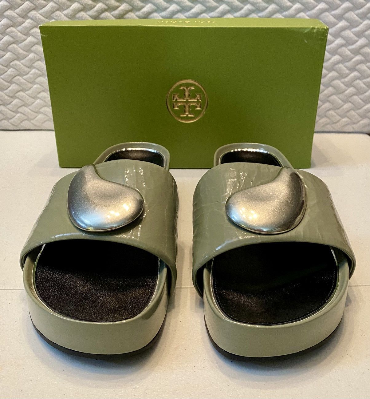 Tory Burch Tory Burch Patos Slide Crinkle Leather Metal Plate 10.5 NIB Size US 10.5 / IT 40.5 - 4 Thumbnail