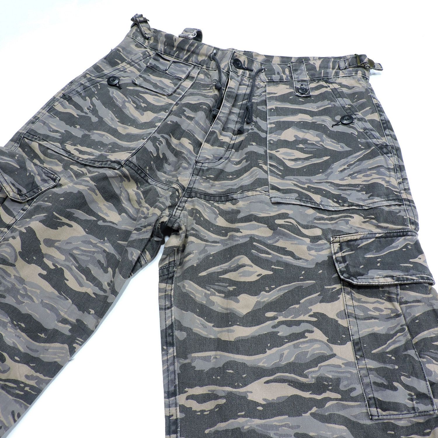 Japanese Brand MATHAWK UNION MADE TIGER STRIPES CARGO LONG PANTS Size US 32 / EU 48 - 11 Thumbnail
