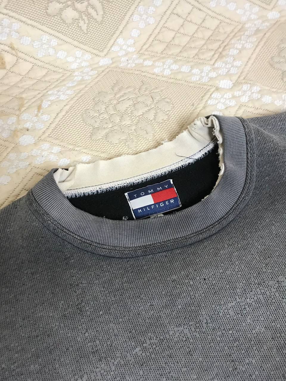 Tommy Hilfiger 🔥 TOMMY HILFIGER 90S VINTAGE CENTER LOGO OVERSIZE SWEATSHIRT Size US XL / EU 56 / 4 - 11 Thumbnail