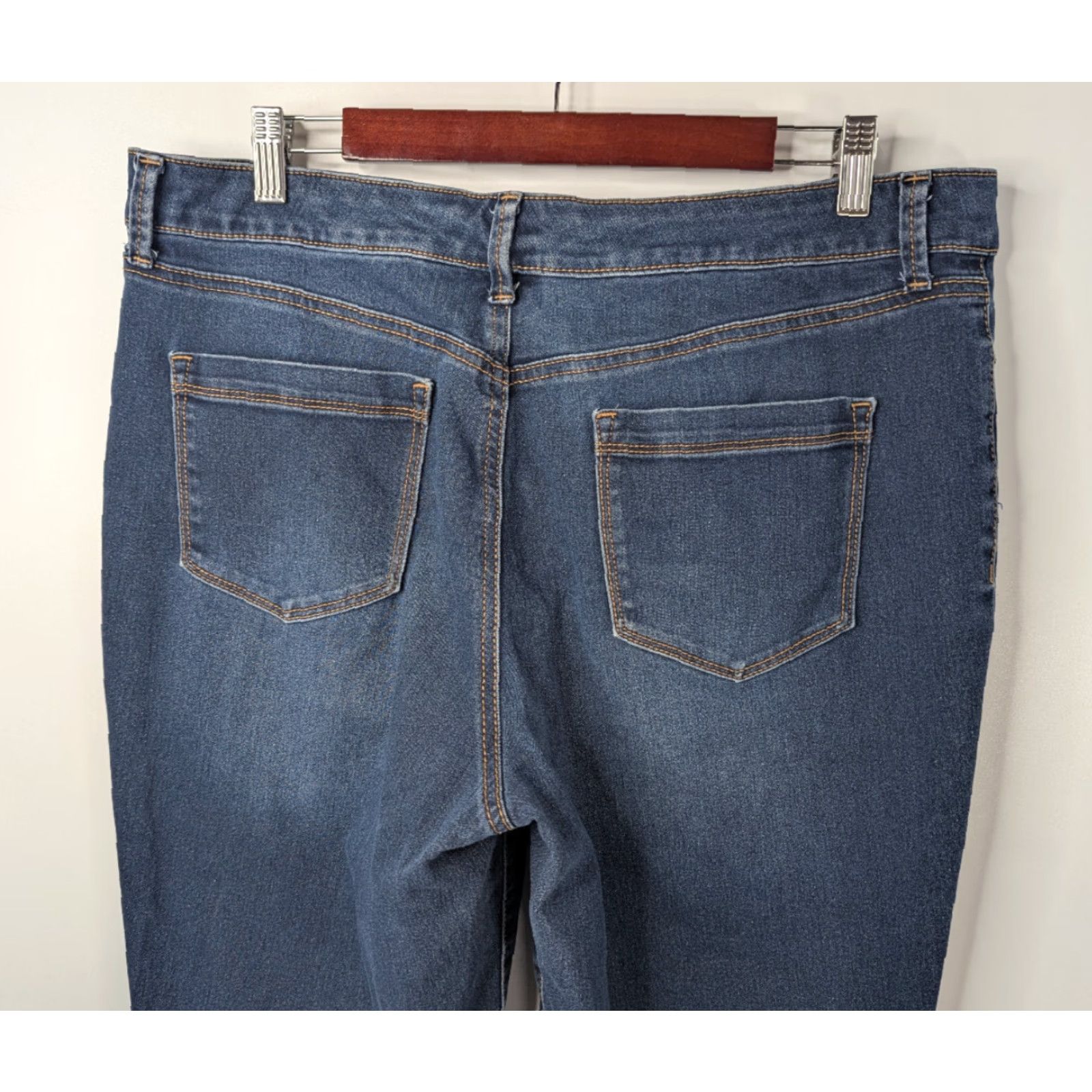 Vintage Bandolino Jeans Size 16 Womens Amy High Rise Medium Wash Blue Denim Stretch Size 38" / US 16 / IT 52 - 4 Thumbnail