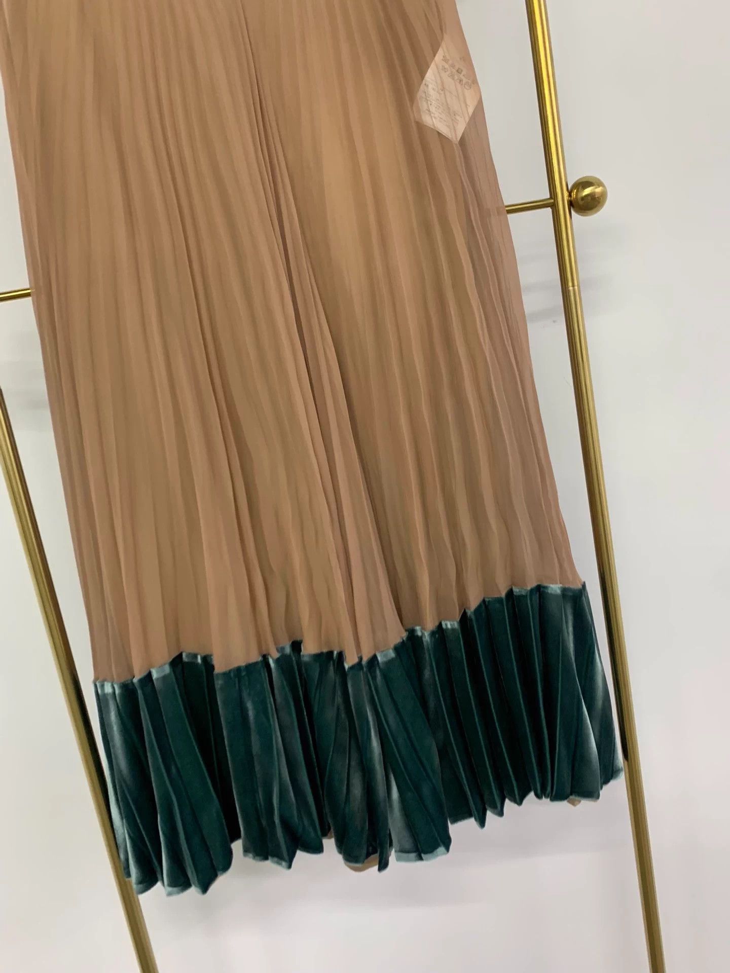 Valentino Valentino Silk Paneled Skirt 38 Near New Size S / US 4 / IT 40 - 2 Thumbnail