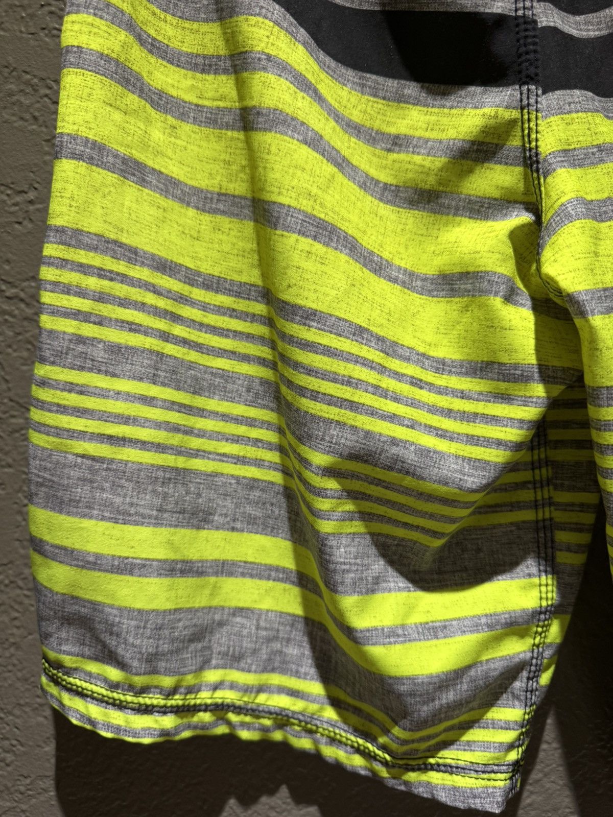 Hurley Vintage 2000s Y2k Hurley Neon Yellow Pink Grey Black Size US 30 / EU 46 - 9 Thumbnail
