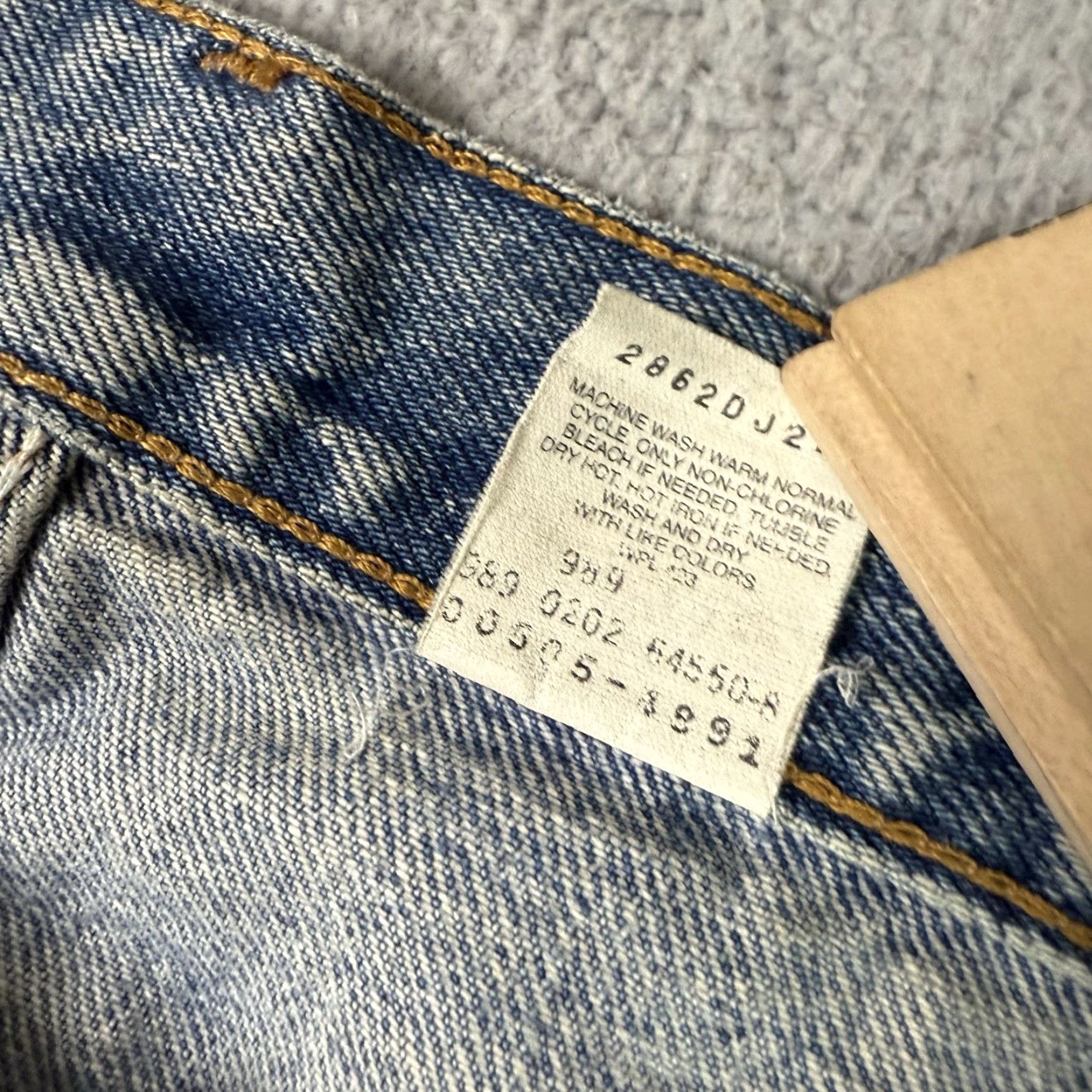 Levi's VINTAGE Levi's 505 Jeans Adult 34x30 Light Blue Straight Regular 90s Grunge Denim Jeans Mens Size US 34 / EU 50 - 6 Thumbnail