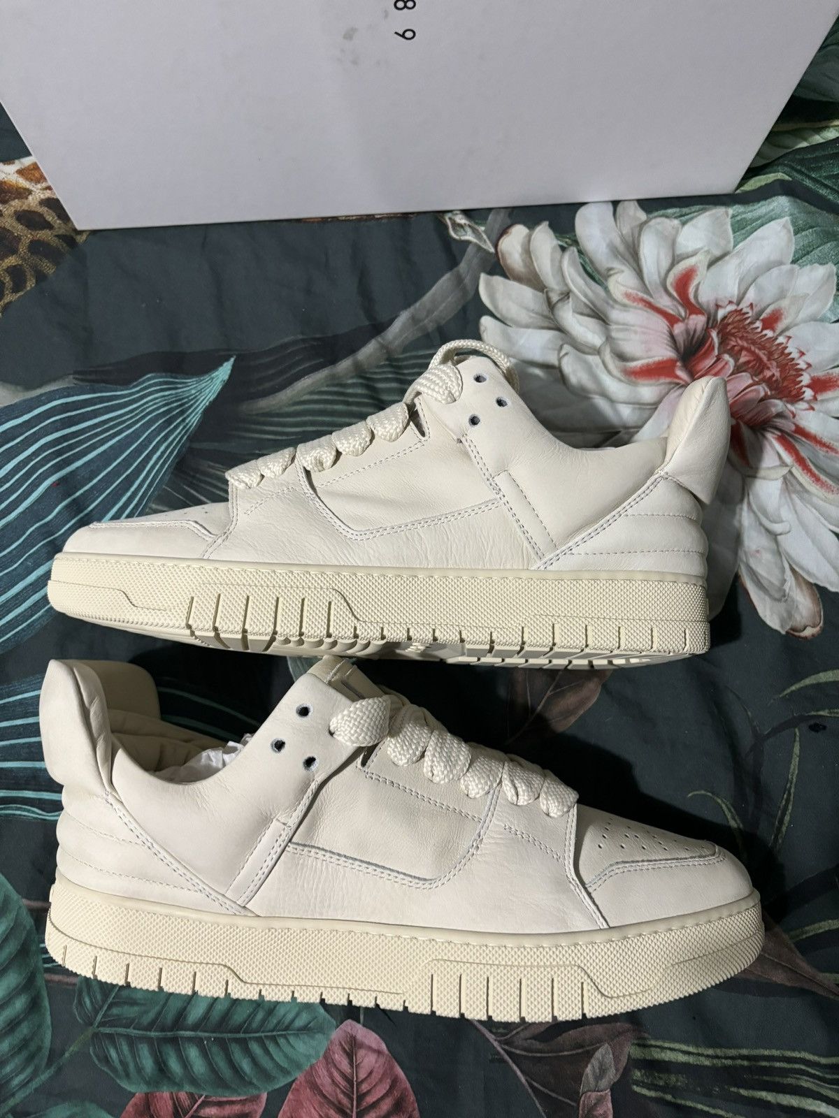 1989 STUDIO Skate Low V-2 White 1989 STUDIO Size US 10 / EU 43 - 2 Thumbnail