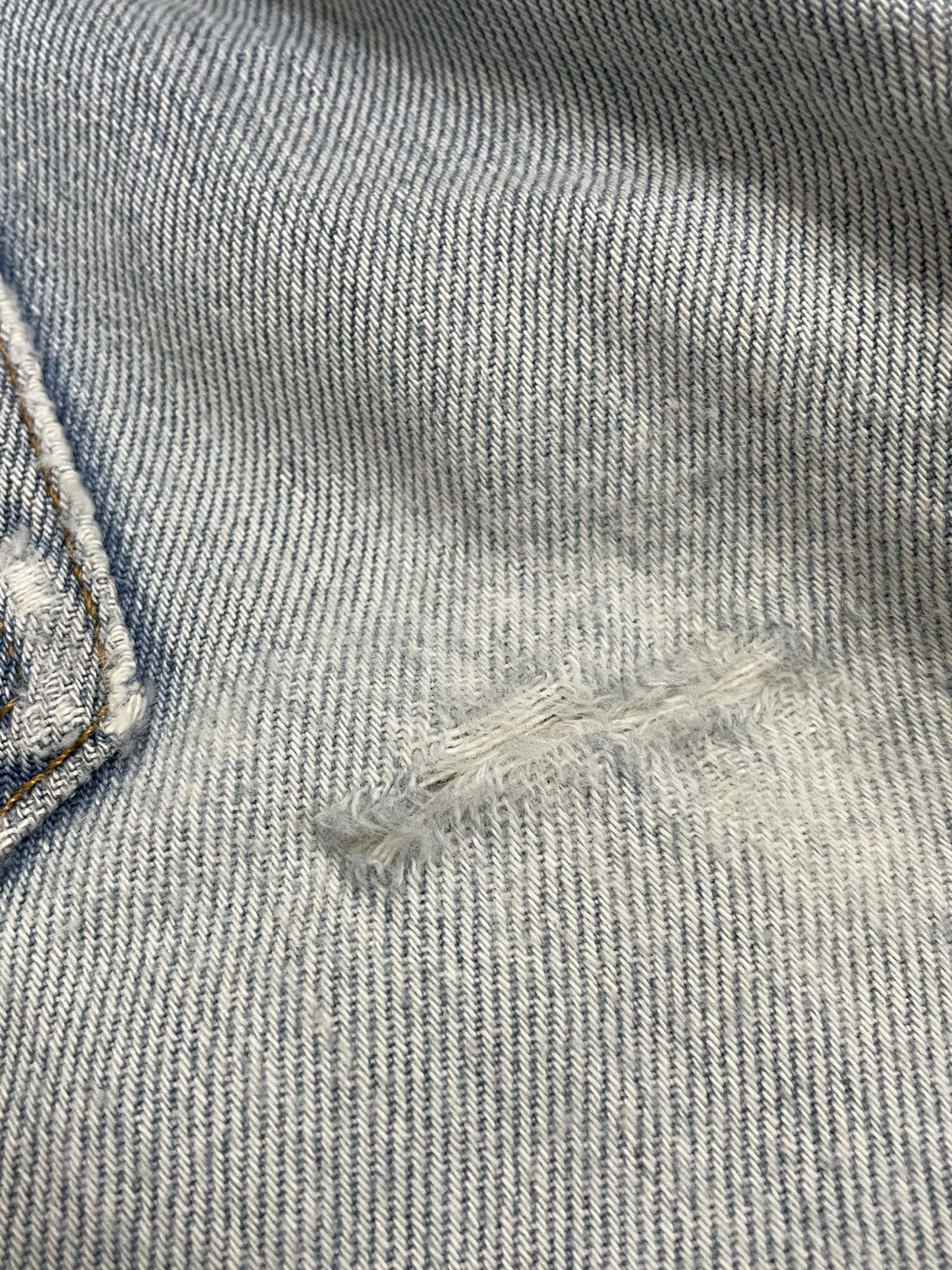 Levi's Vintage Levi’s 501 Light Wash Buttonfly Distressed USA Made Size US 27 - 11 Thumbnail