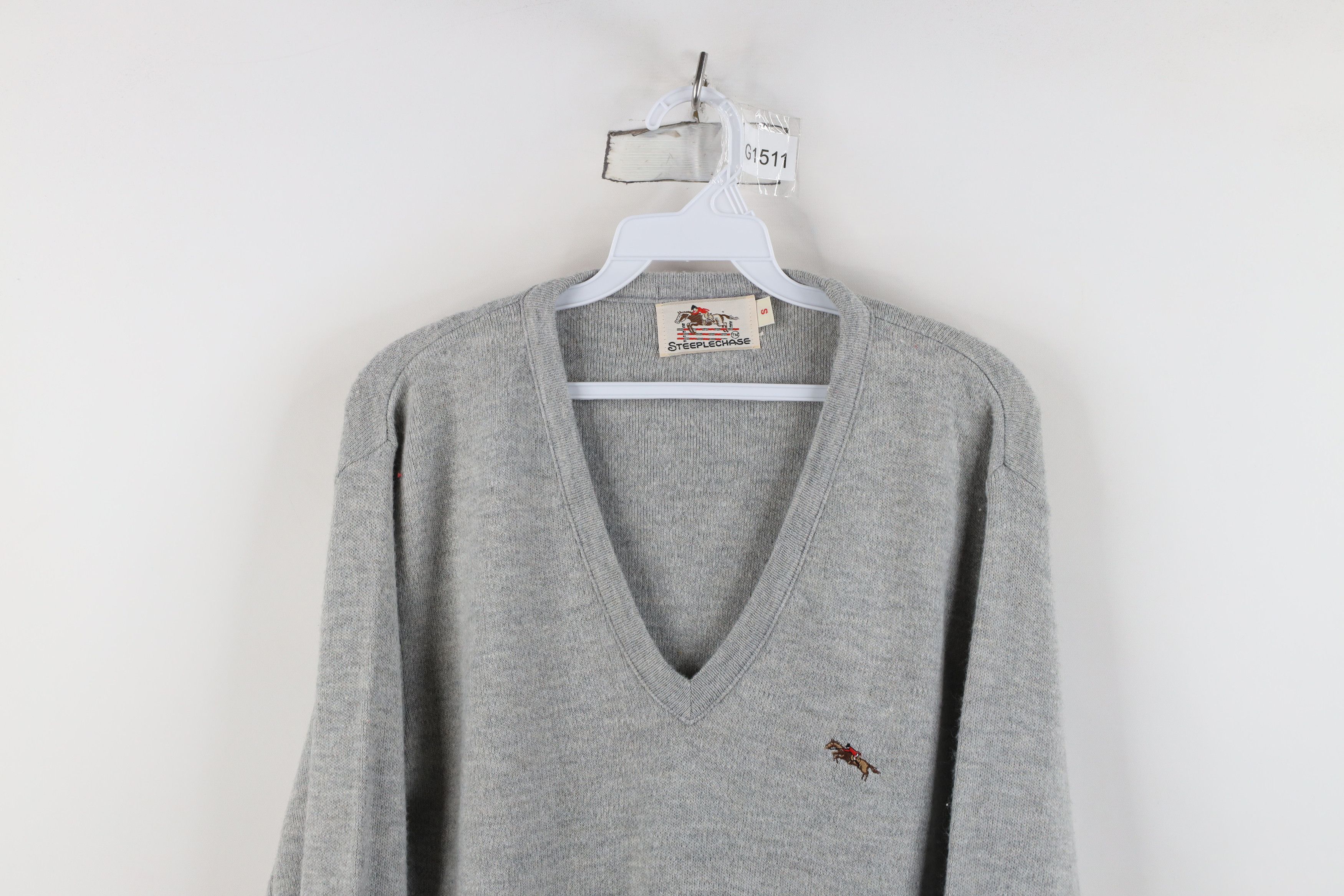 Vintage Vintage 70s Streetwear Equestrian V-Neck Sweater Gray USA Size US S / EU 44-46 / 1 - 2 Thumbnail