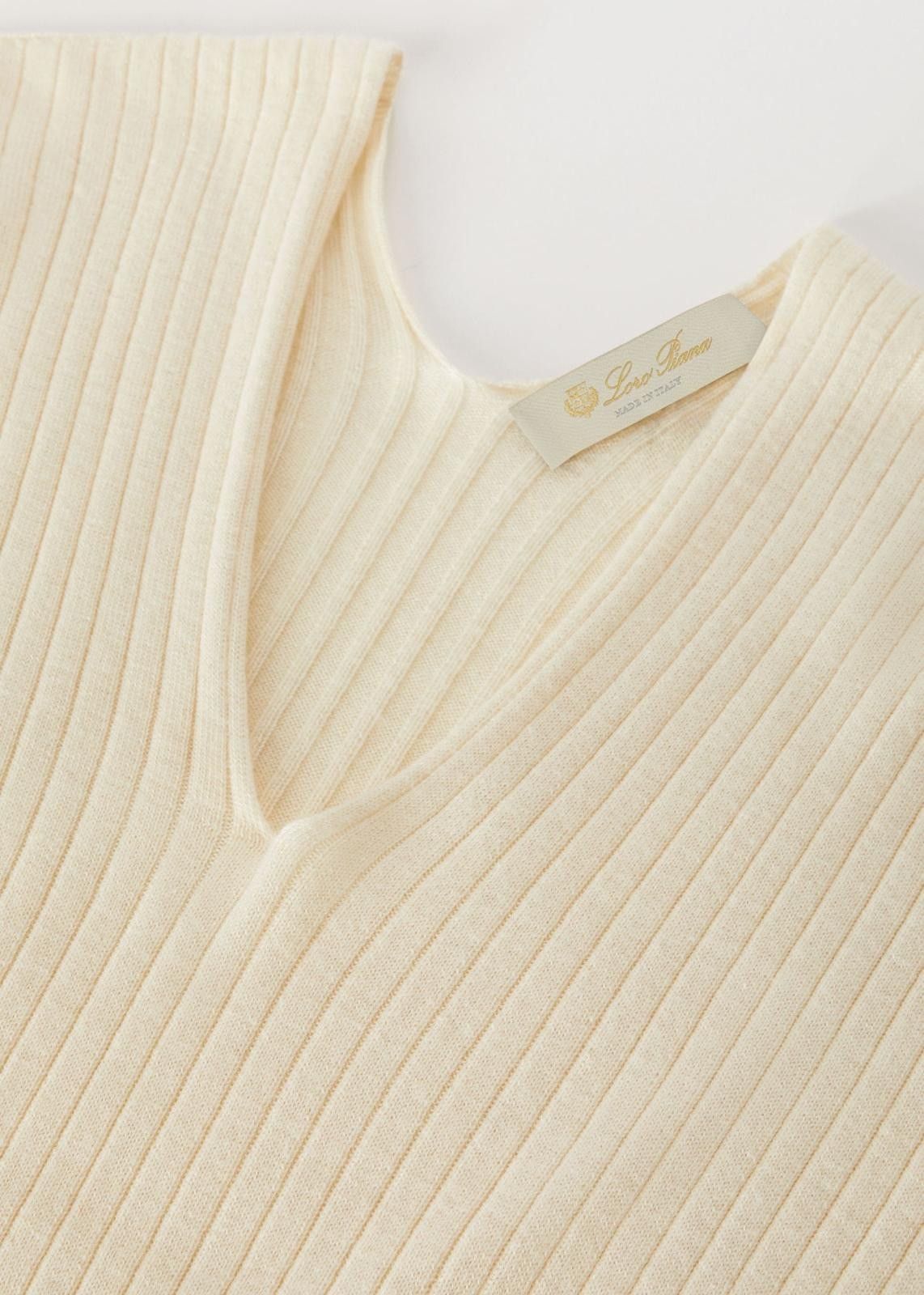 Loro Piana o1srvl11e1024 Cocooning V-Neck Short Sleeve T-Shirt in Cream Size M / US 6-8 / IT 42-44 - 3 Thumbnail
