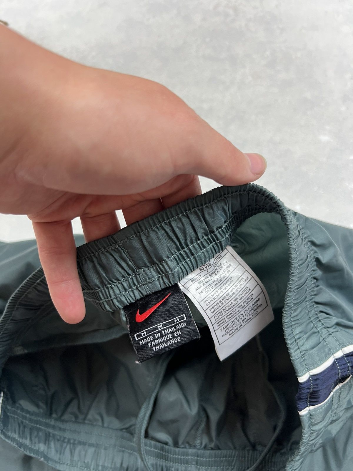 Nike 90s Nike Swoosh Vintage Y2K Gorpcore Parachute Nylon Pants Size US 32 / EU 48 - 5 Thumbnail
