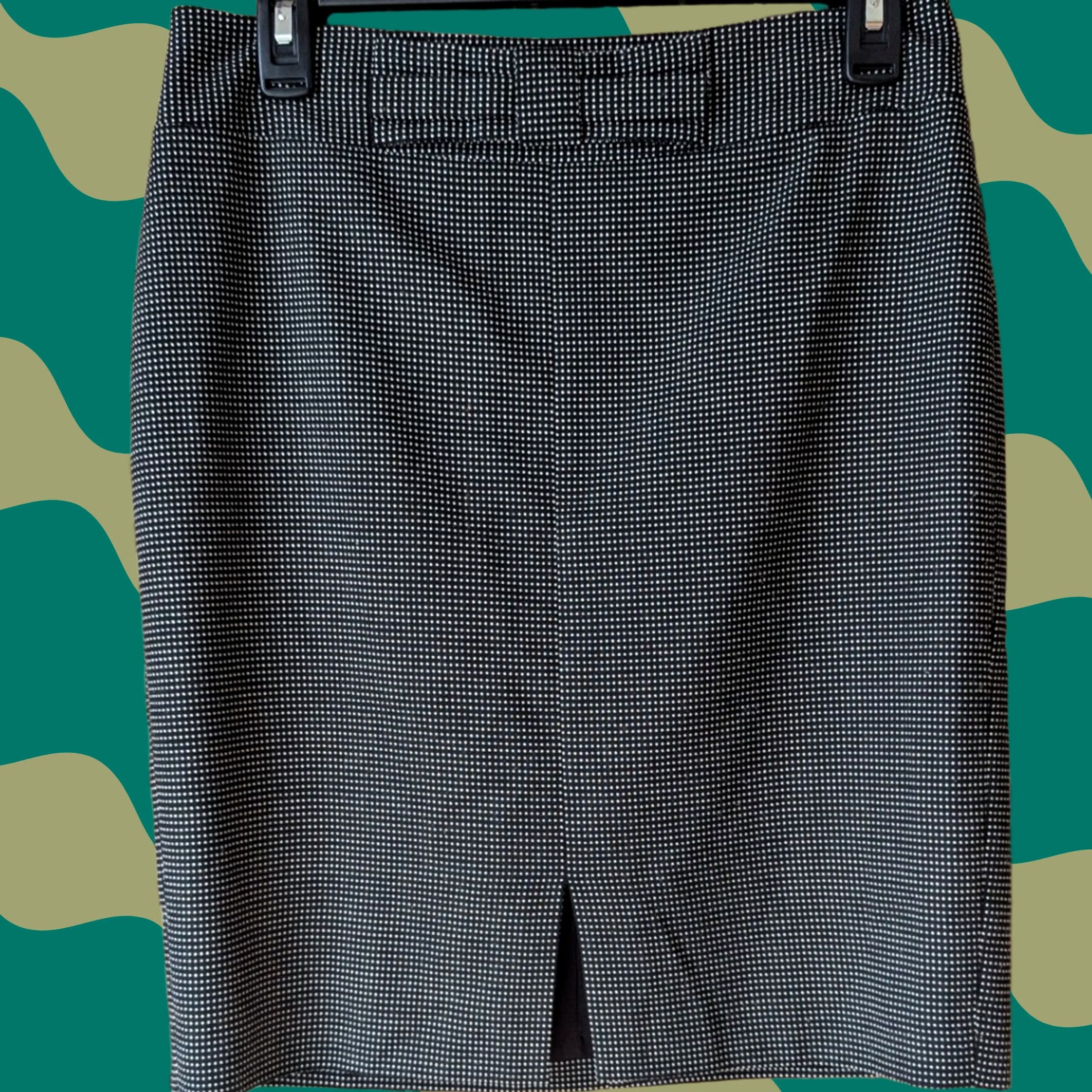 Banana Republic Banana Republic Skirt Black White Micro Dot Bow Pencil Woman Size 4 Knee Length Workwear Slit Lined Stretch Pattern: Polka Dot Bow Accent Size 27" / US 4 / IT 40 - 1 Thumbnail