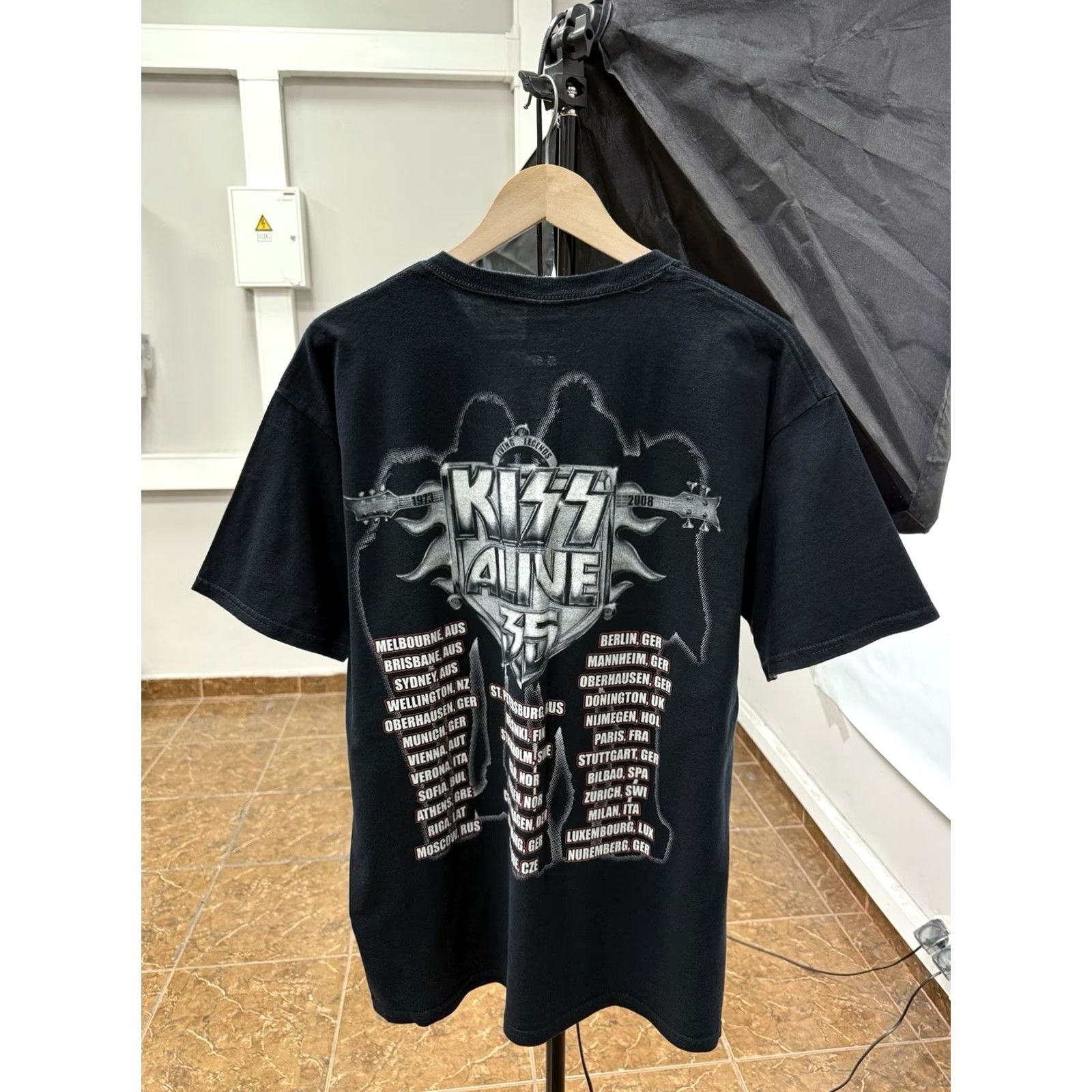 Gildan VINTAGE Kiss Alive 35 World Tour 1973 2008 T-Shirt Retro Black L Men Shirt Size US L / EU 52-54 / 3 - 2 Thumbnail