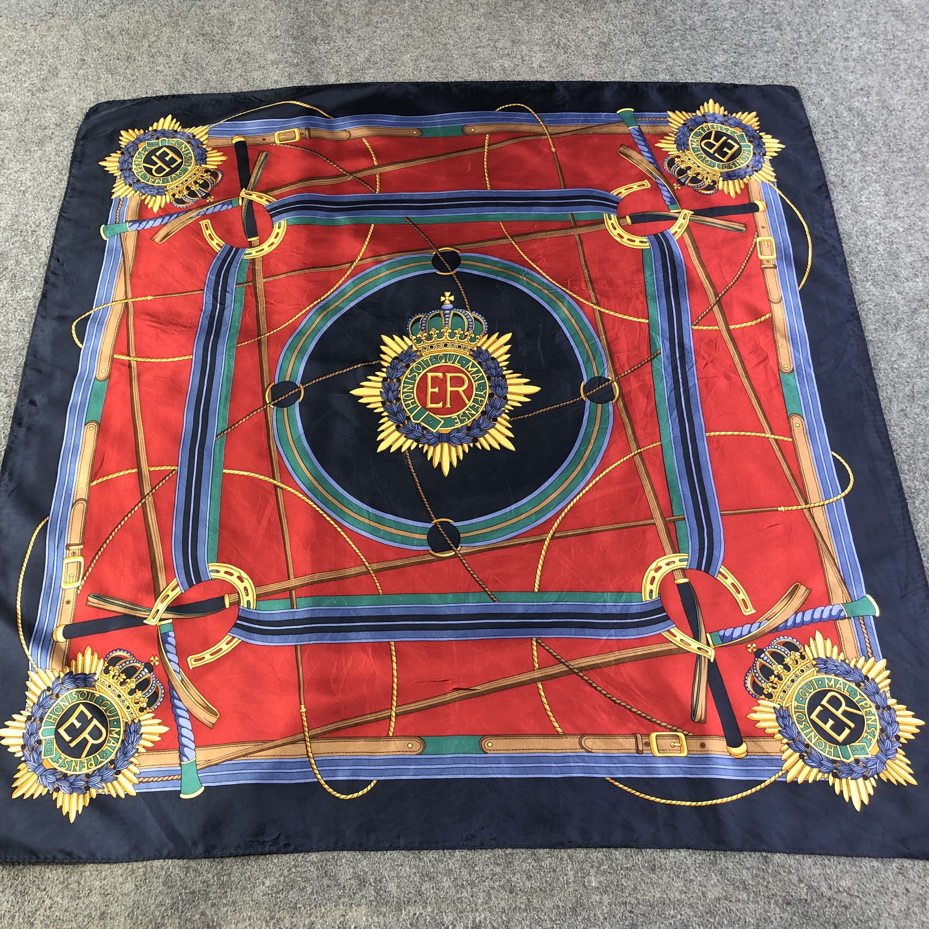 Elizabeth Regina Silk Scarf M784
