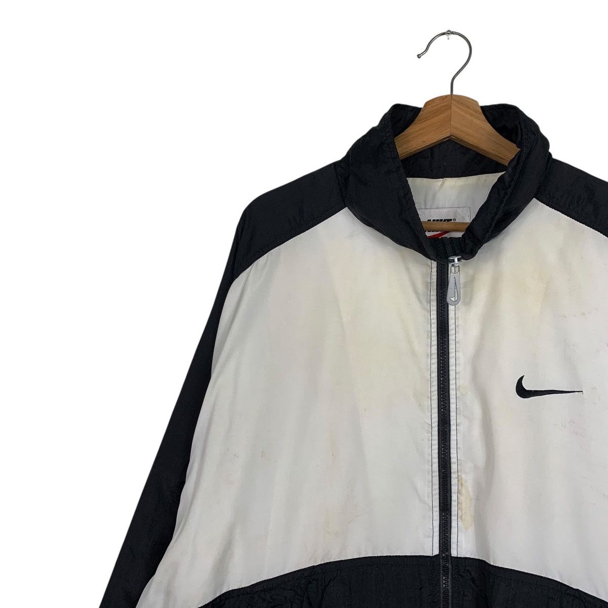 Nike Vintage Nike Big Logo Swoosh Windbreaker Jacket Size US L / EU 52-54 / 3 - 7 Thumbnail