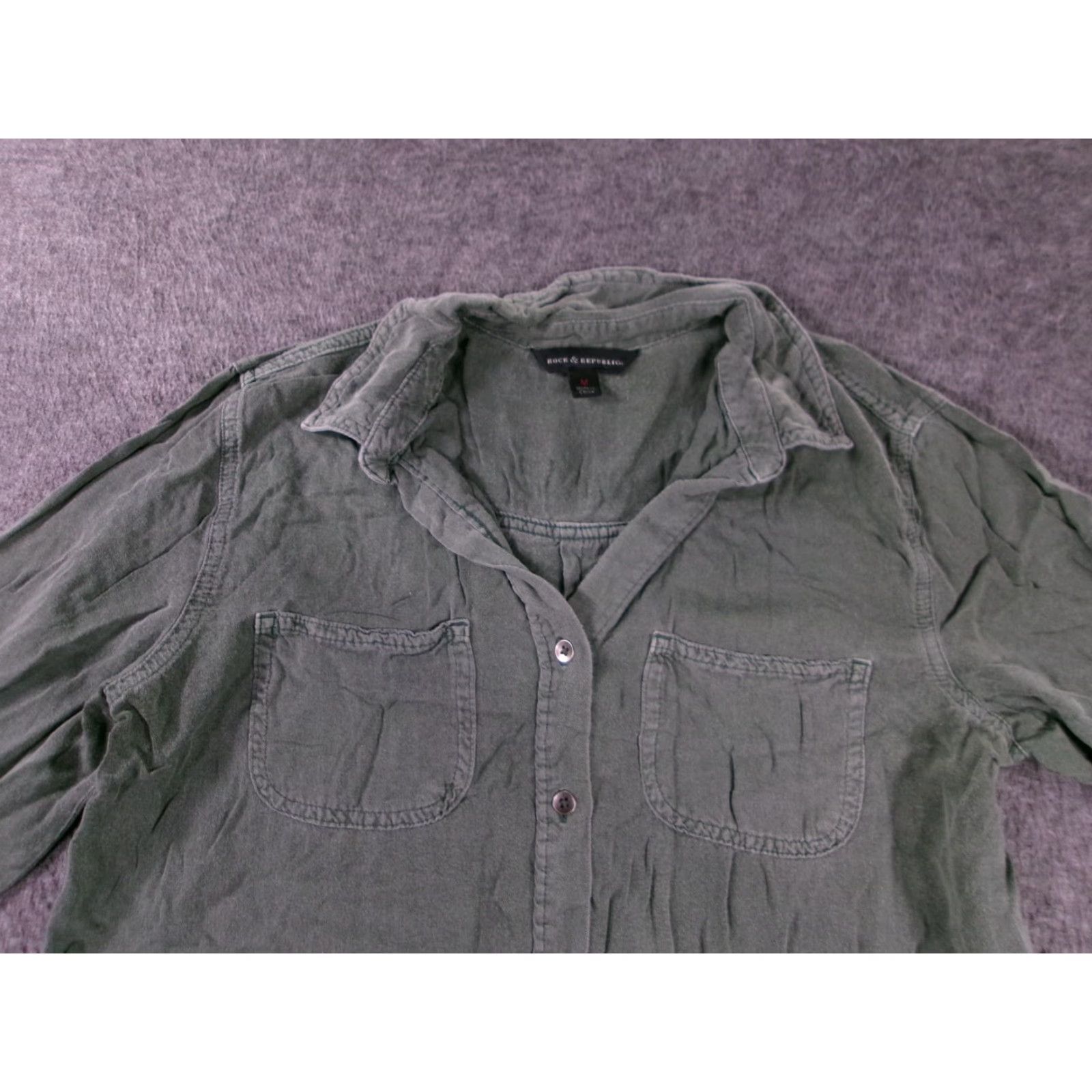 Vintage Rock & Republic Shirt Women Medium Washed Green Long Sleeve Button-Up Tunic Casual Vintage: Army Pattern Size M / US 6-8 / IT 42-44 - 2 Thumbnail