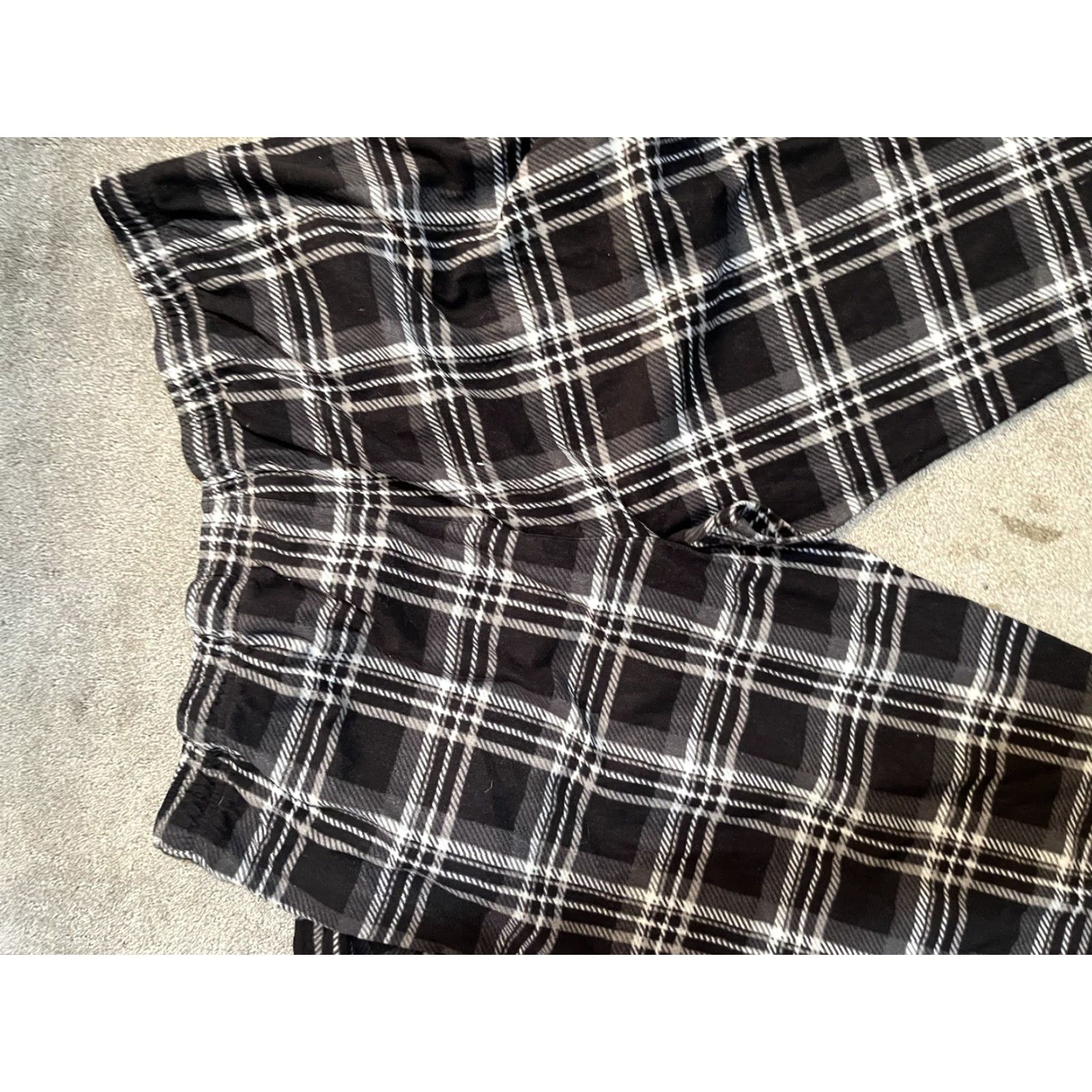 Croft & Barrow Croft & Barrow Mens Plaid Lounge Pants Black Plaid 3XLT Big & Tall Distress Size 3XLT Mens Pajama Pants Size US 39 - 4 Thumbnail