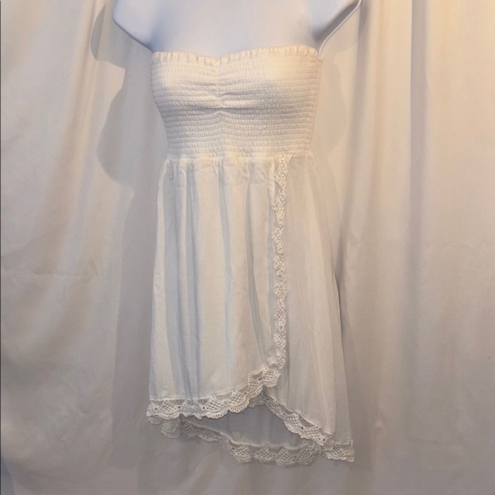 The Unbranded Brand White Strapless Dress with Lace Trim Size Small Size S / US 4 / IT 40 - 1 Thumbnail