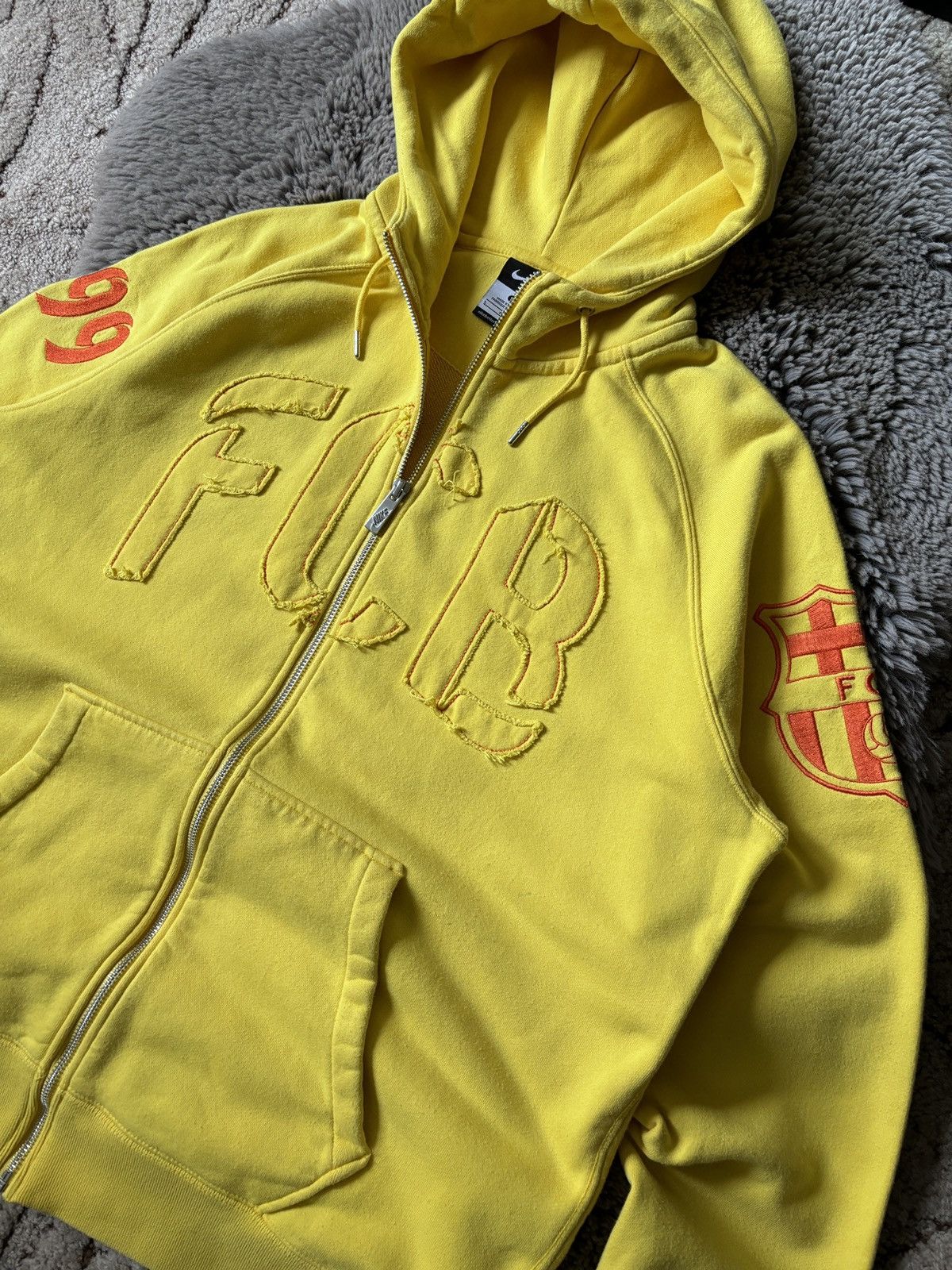 Japanese Brand × Nike × Vintage Nike Vintage FCB Barcelona Big Logo Y2K zip hoodie Size US L / EU 52-54 / 3 - 4 Thumbnail
