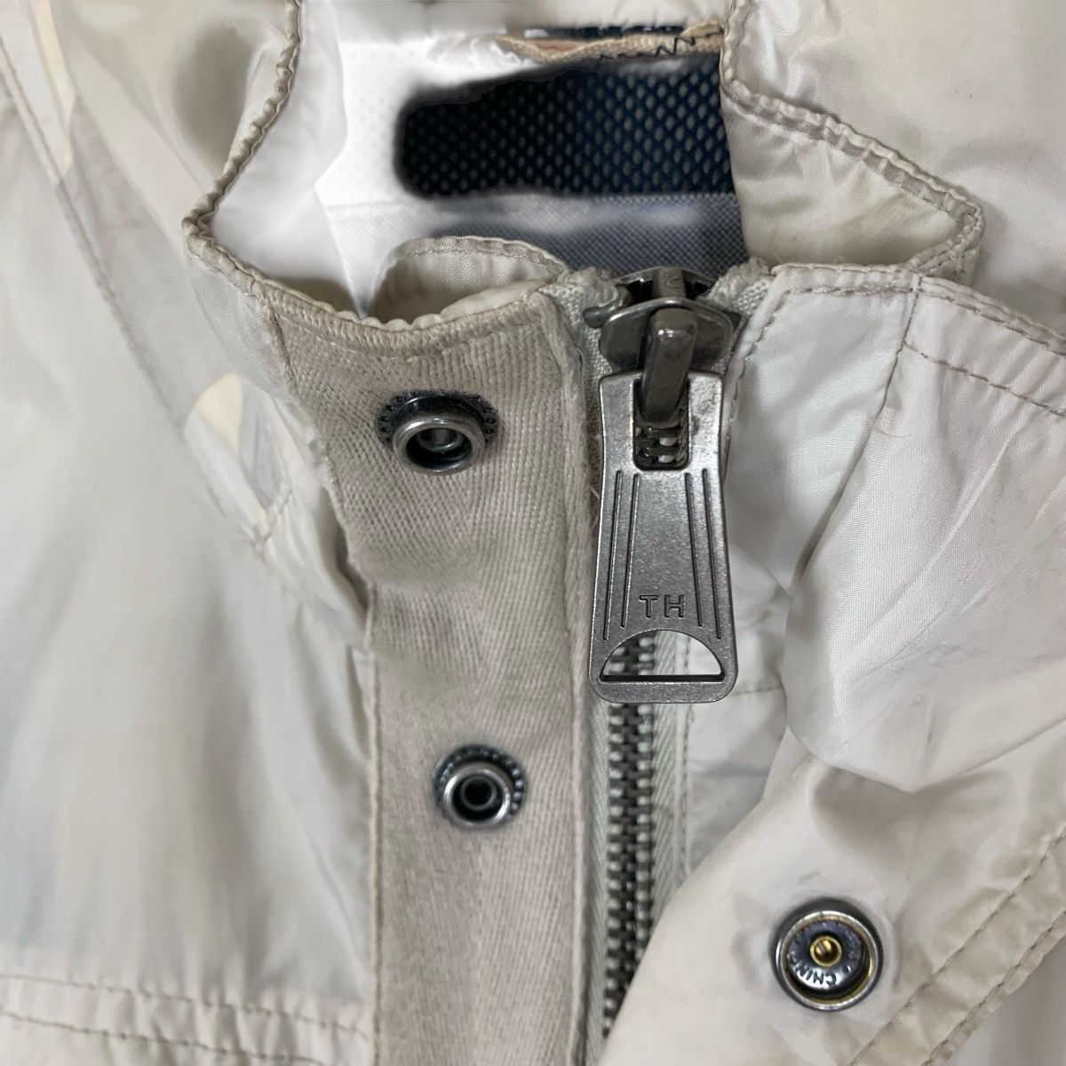 Tommy Hilfiger Vintage Tommy Hilfiger JapaneseBrand Outdoor Light Jacket Size US M / EU 48-50 / 2 - 9 Thumbnail