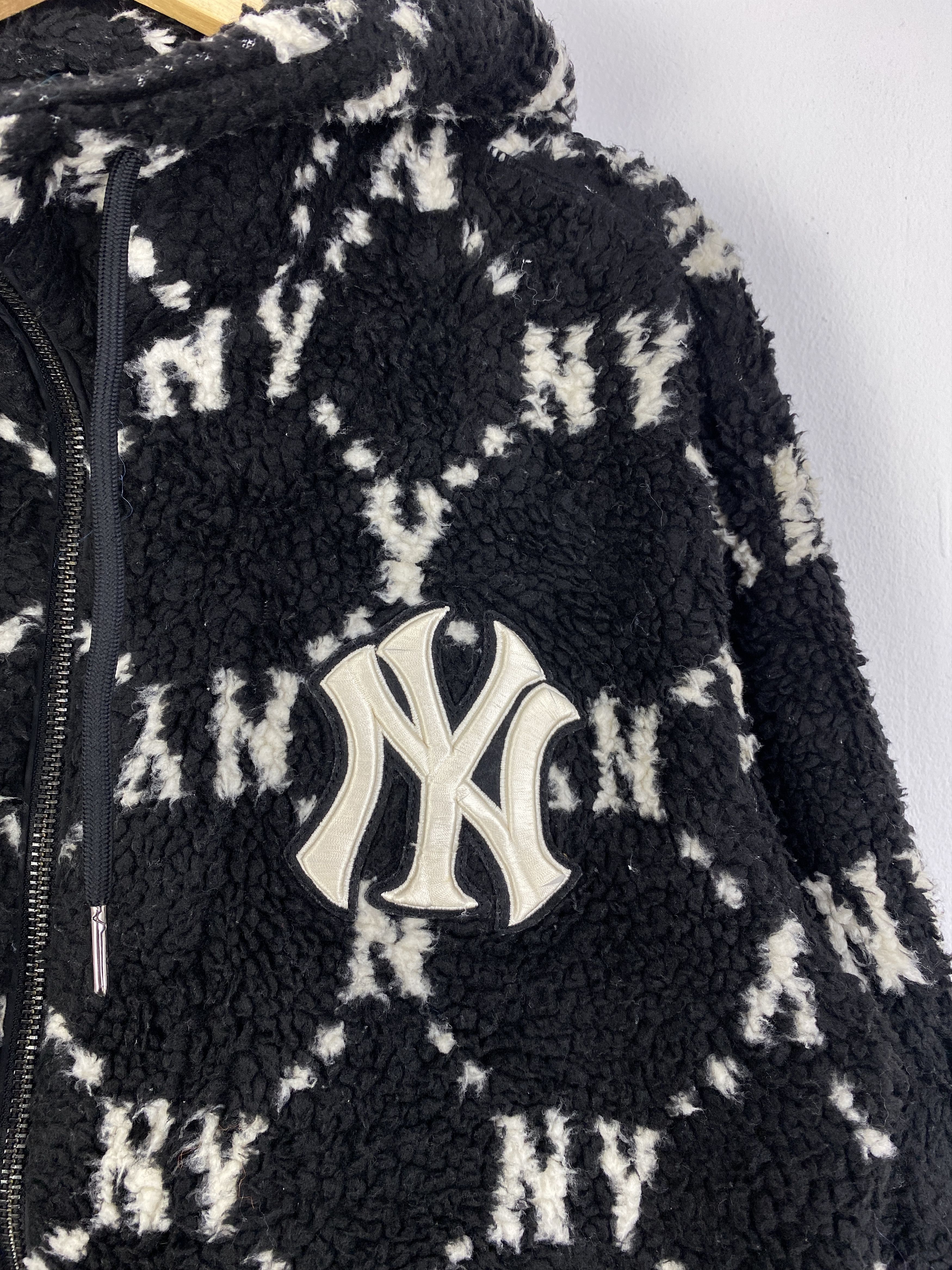 MLB MLB New York Yankees Monogram Fleece/Sherpa Jacket JA0188 Size US M / EU 48-50 / 2 - 10 Thumbnail