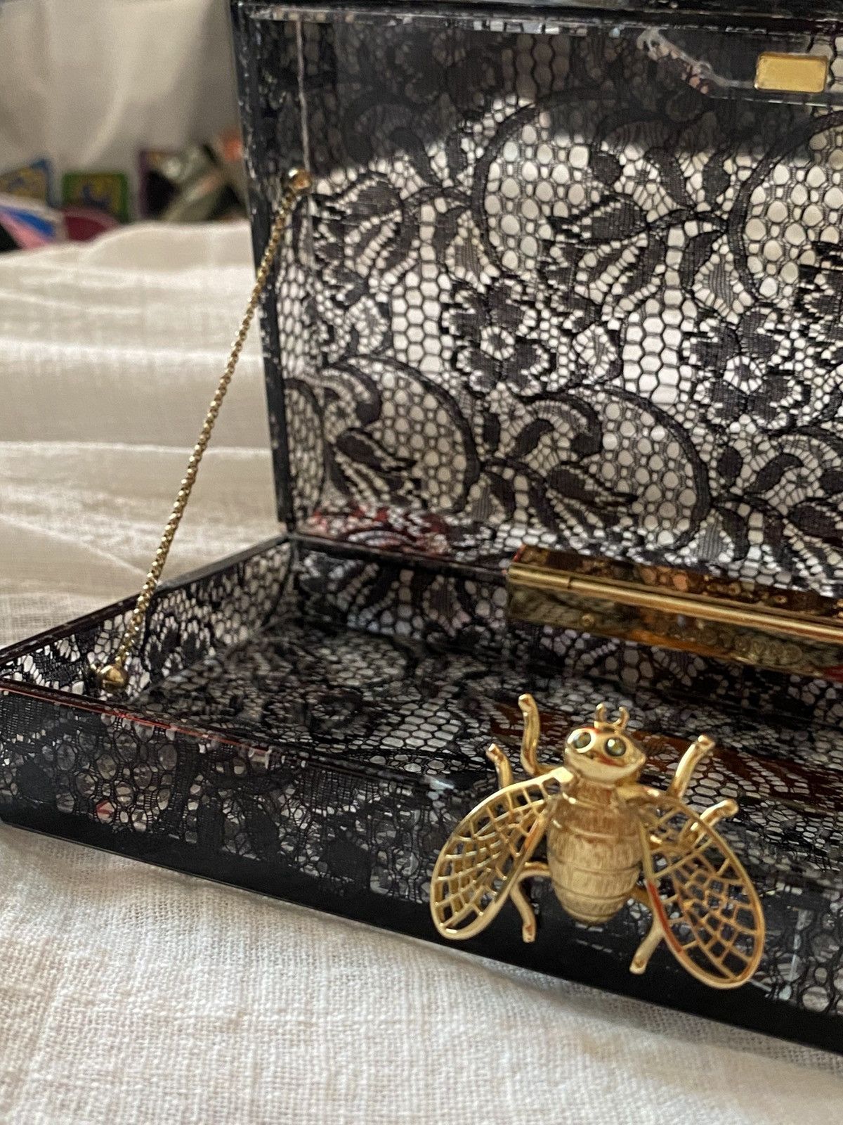 Charlotte Olympia × Vintage Charlotte Olympia Bee Clutch – A Rare Collector’s Treasure Size ONE SIZE - 6 Thumbnail