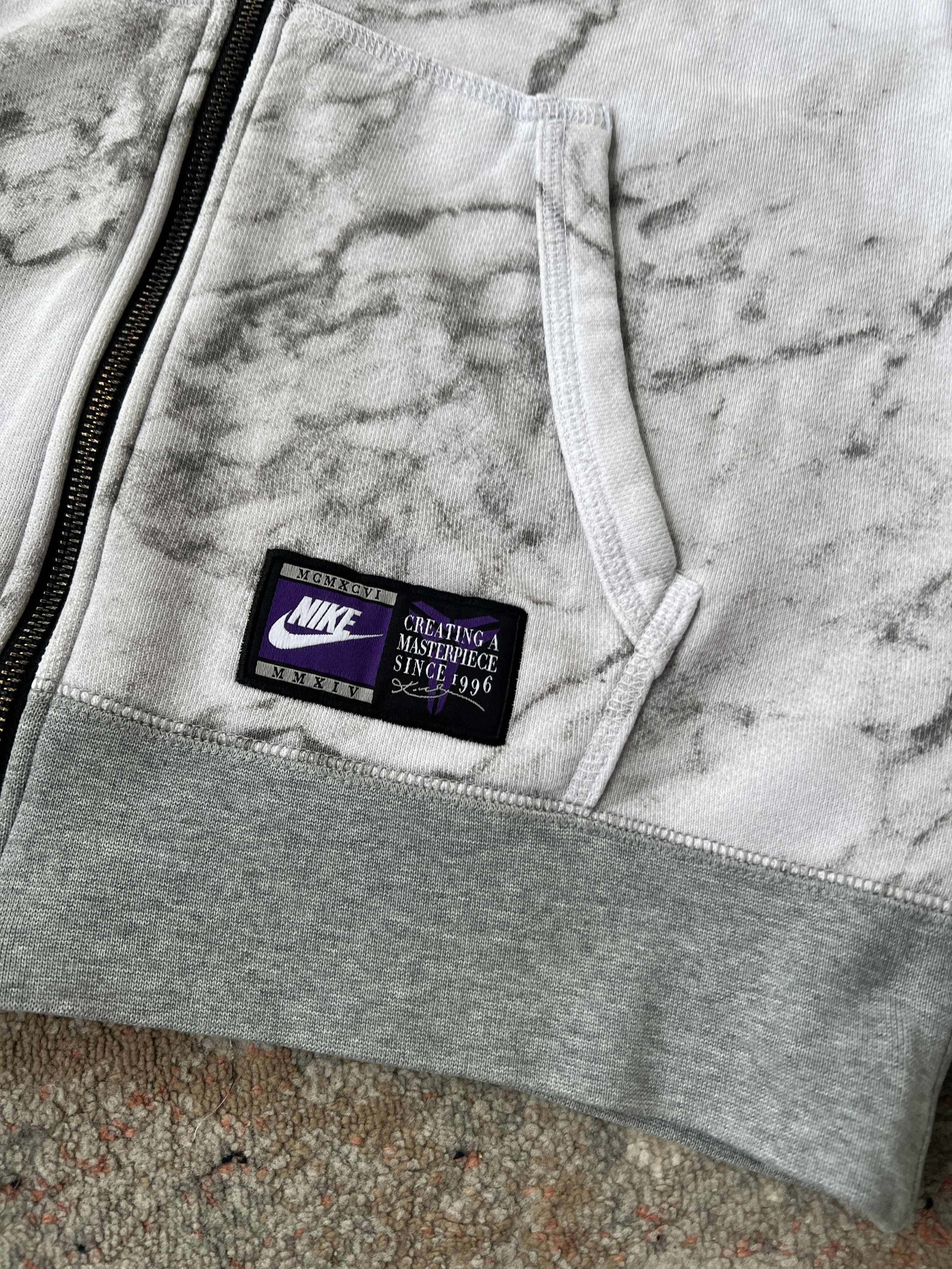 Nike Nike Kobe Creating a Masterpiece Since 1999 MMXIV Zip Hoodie Size US M / EU 48-50 / 2 - 2 Thumbnail