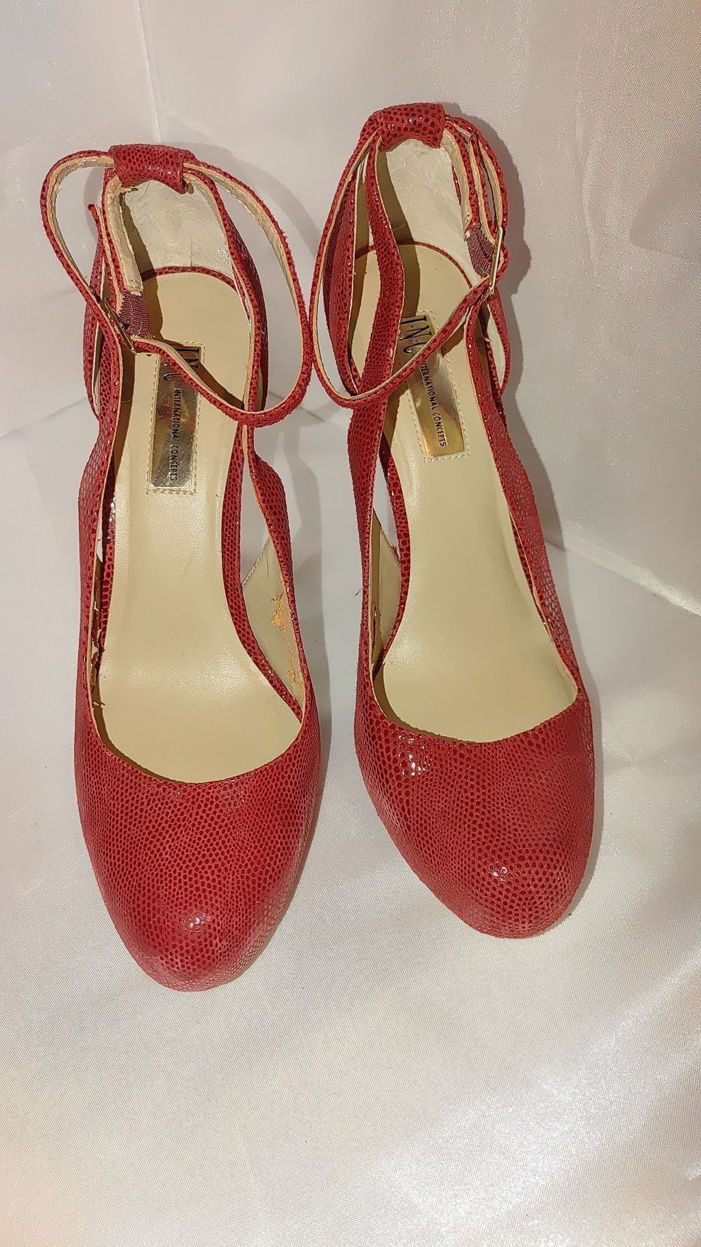 White House Black Market INC International Concepts Croc Embossed Lucey Heels Size 9M Size US 9 / IT 39 - 4 Thumbnail