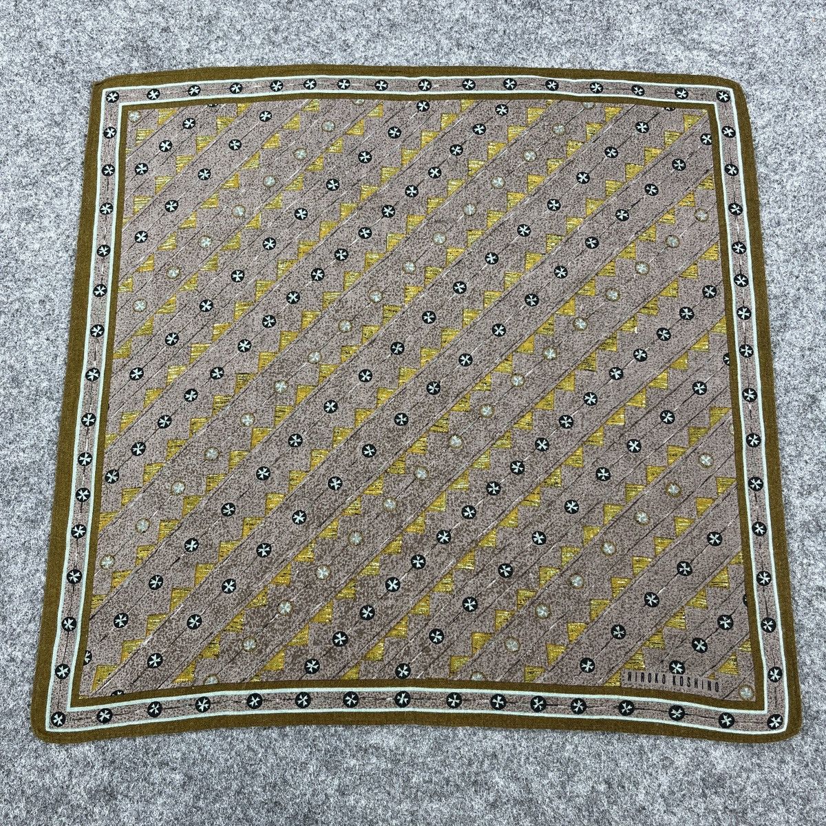 Hiroko Koshino Homme × Vintage Hiroko Koshino Handkerchief / Bandana / Neckerchief B637 Size ONE SIZE - 1 Thumbnail