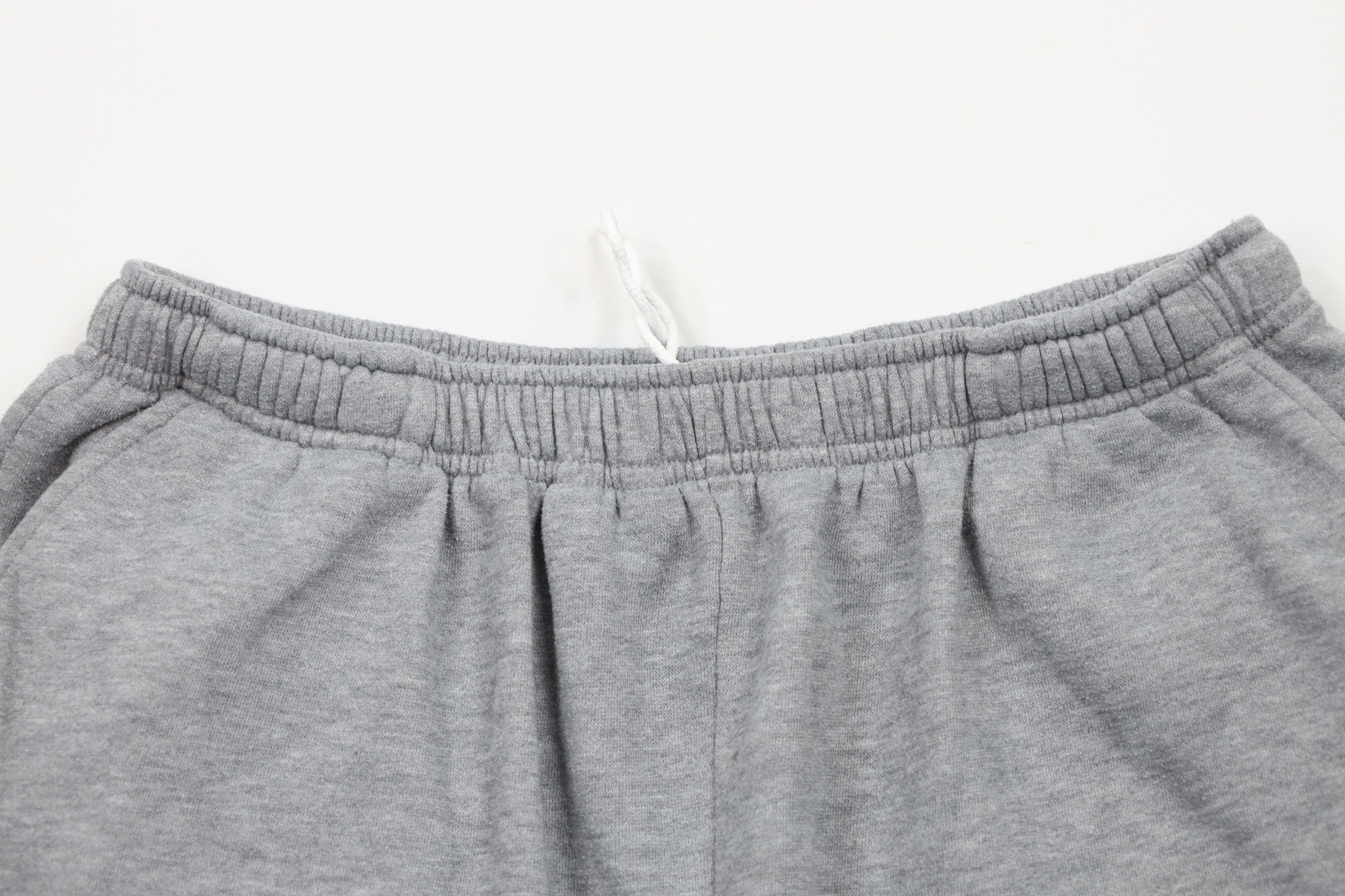 Vintage Vintage 90s Streetwear Above Knee Sweatpants Shorts Gray Size US 36 / EU 52 - 2 Thumbnail