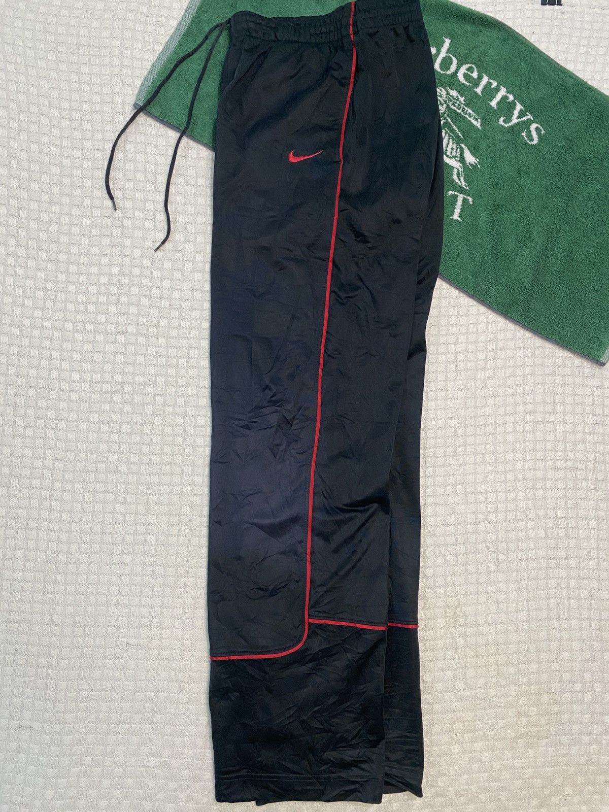 Carhartt Wip × Nike VINTAGE NIKE 90S BAGGY NYLON WIDE LEG SWOOSH TRACK PANTS Y2K Size US 34 / EU 50 - 2 Thumbnail