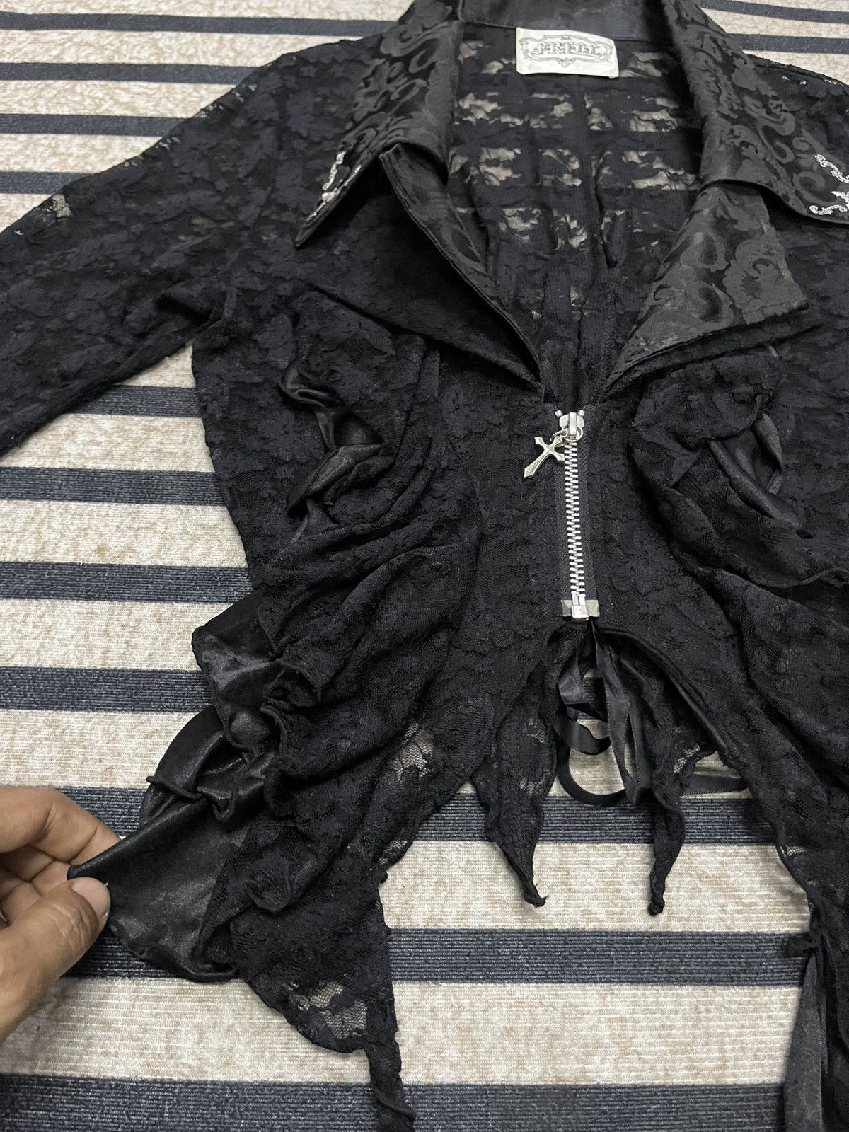 If Six Was Nine 2000s H.NAOTO CROSS CHARM LACE FRILL ZIPPER CARDIGAN RARE Size M / US 6-8 / IT 42-44 - 5 Thumbnail