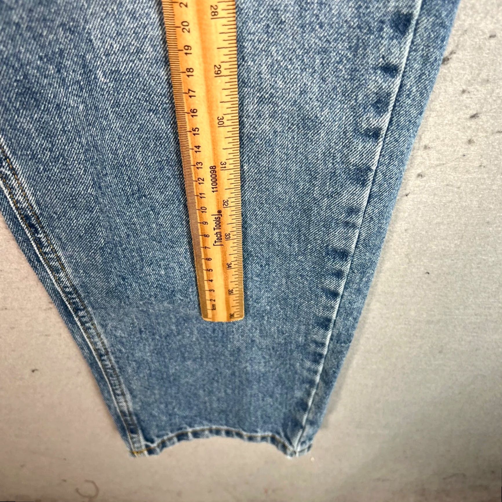 Bdg VINTAGE BDG Urban Outfitters Mom Jeans High-Waisted Light Wash Denim Womens Size 31 Size 24" / US 00 / IT 34 - 6 Thumbnail