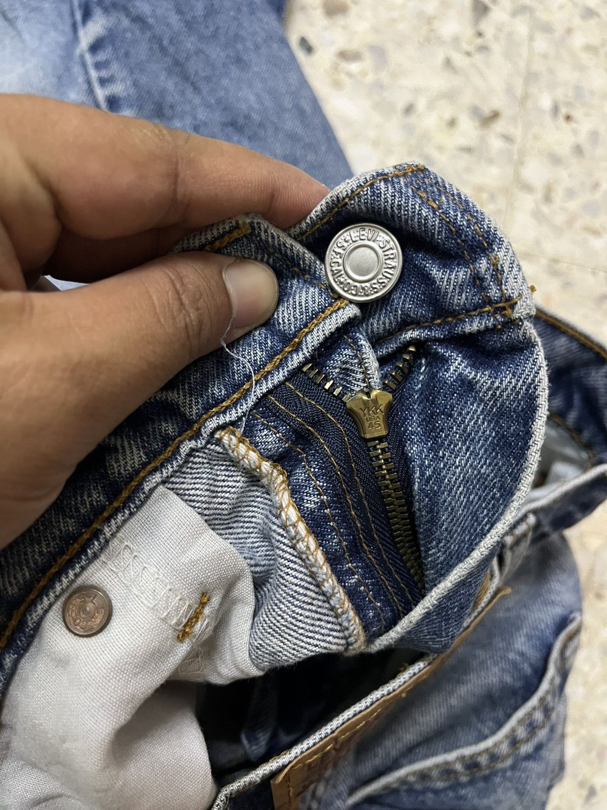 Levi's Vintage Levi’s 505 distressed 90s light blue wash jeans Size US 32 / EU 48 - 13 Thumbnail