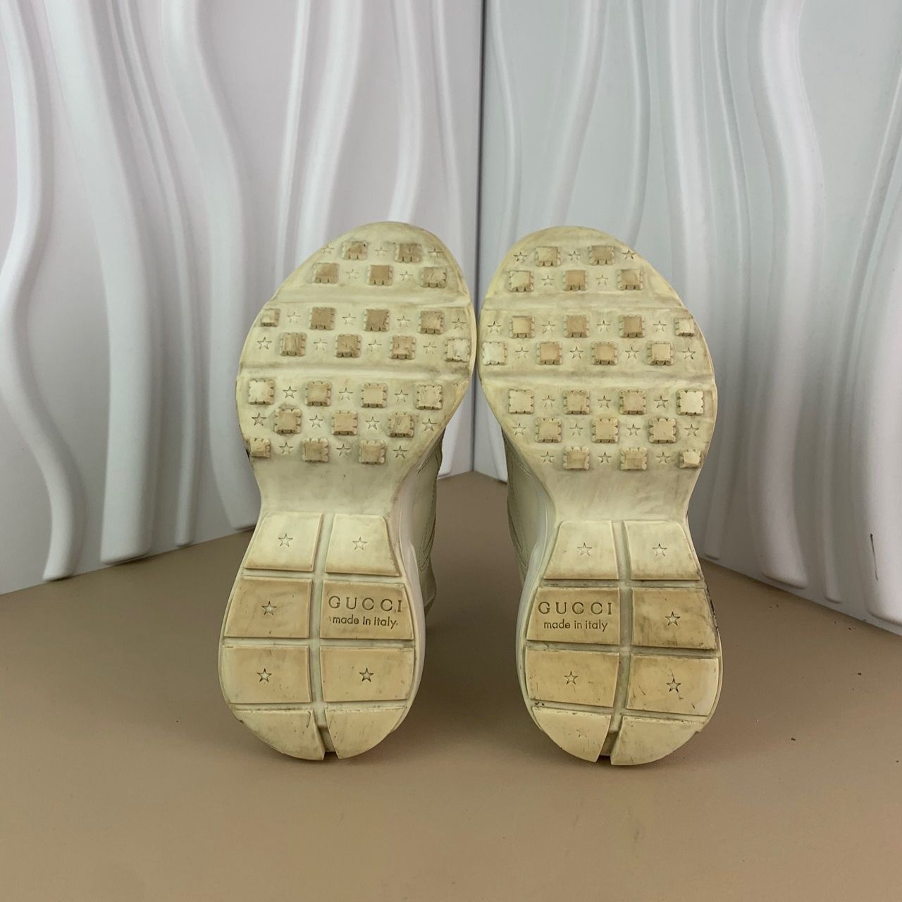 Gucci Disney X Gucci Reyton Ivory White Donald Duck Print Sneakers Size US 4 / IT 34 - 3 Thumbnail
